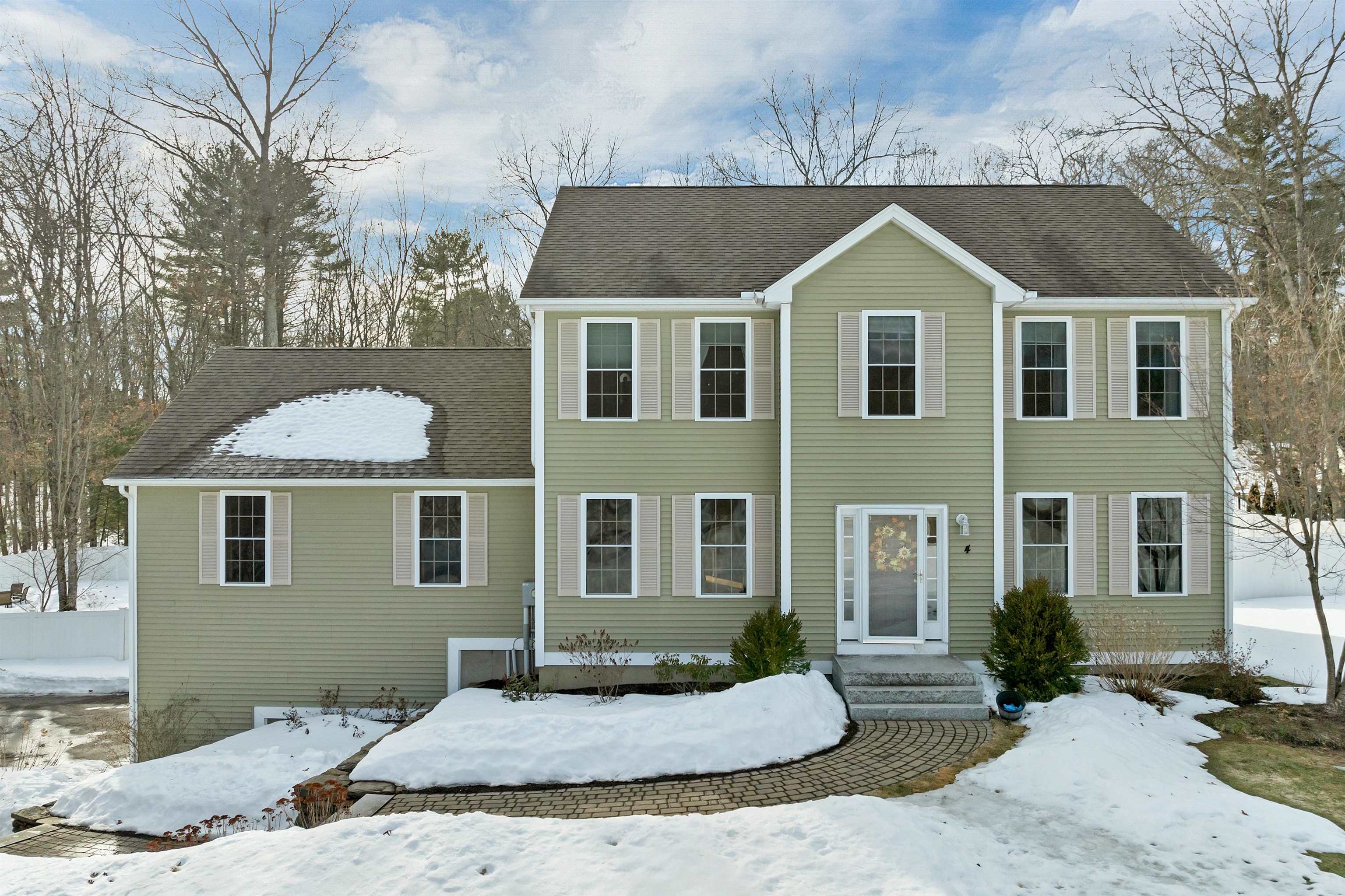 4 Heron Dr, Litchfield, NH 03052