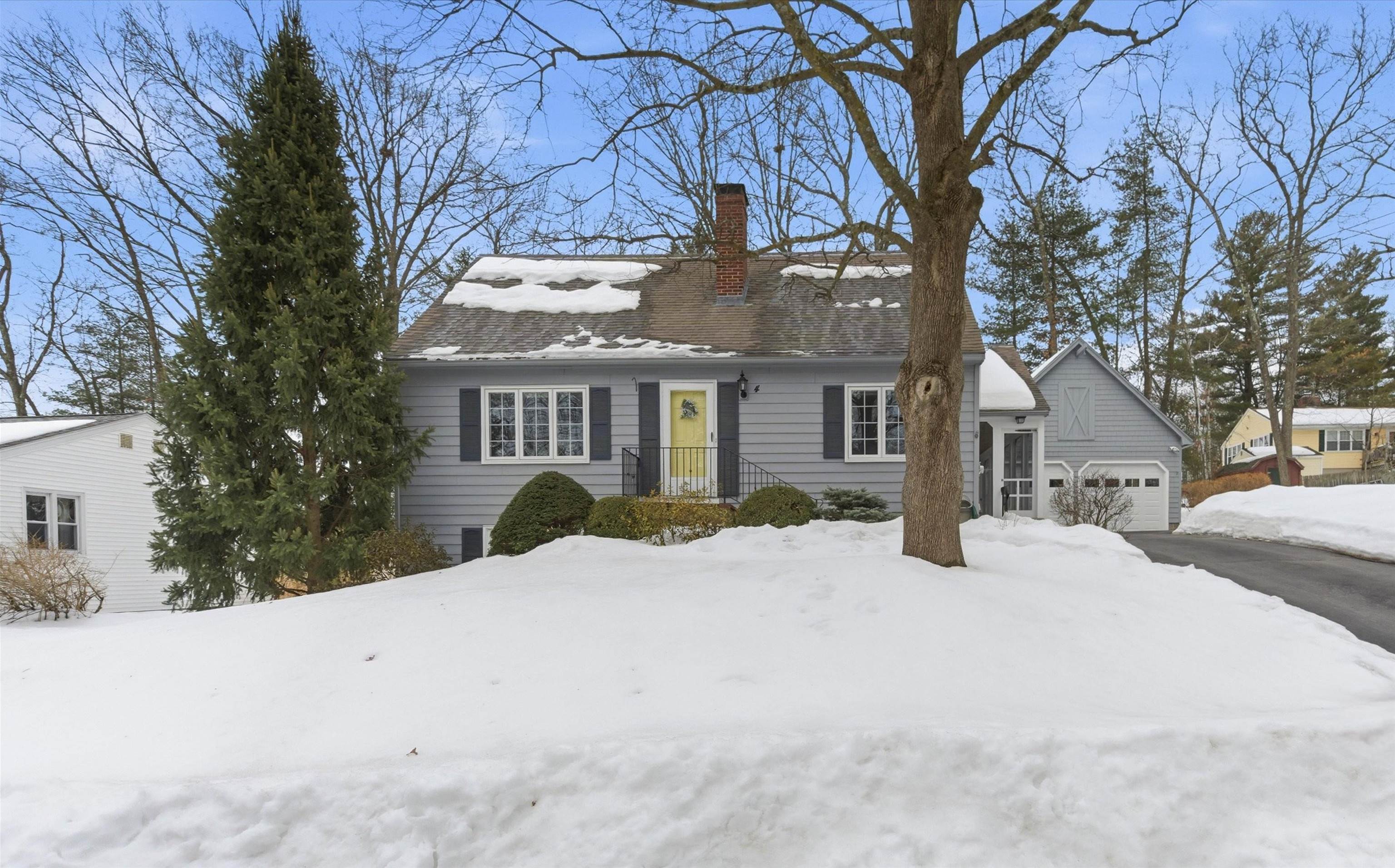 4 Nightingale Rd, Nashua, NH 03062