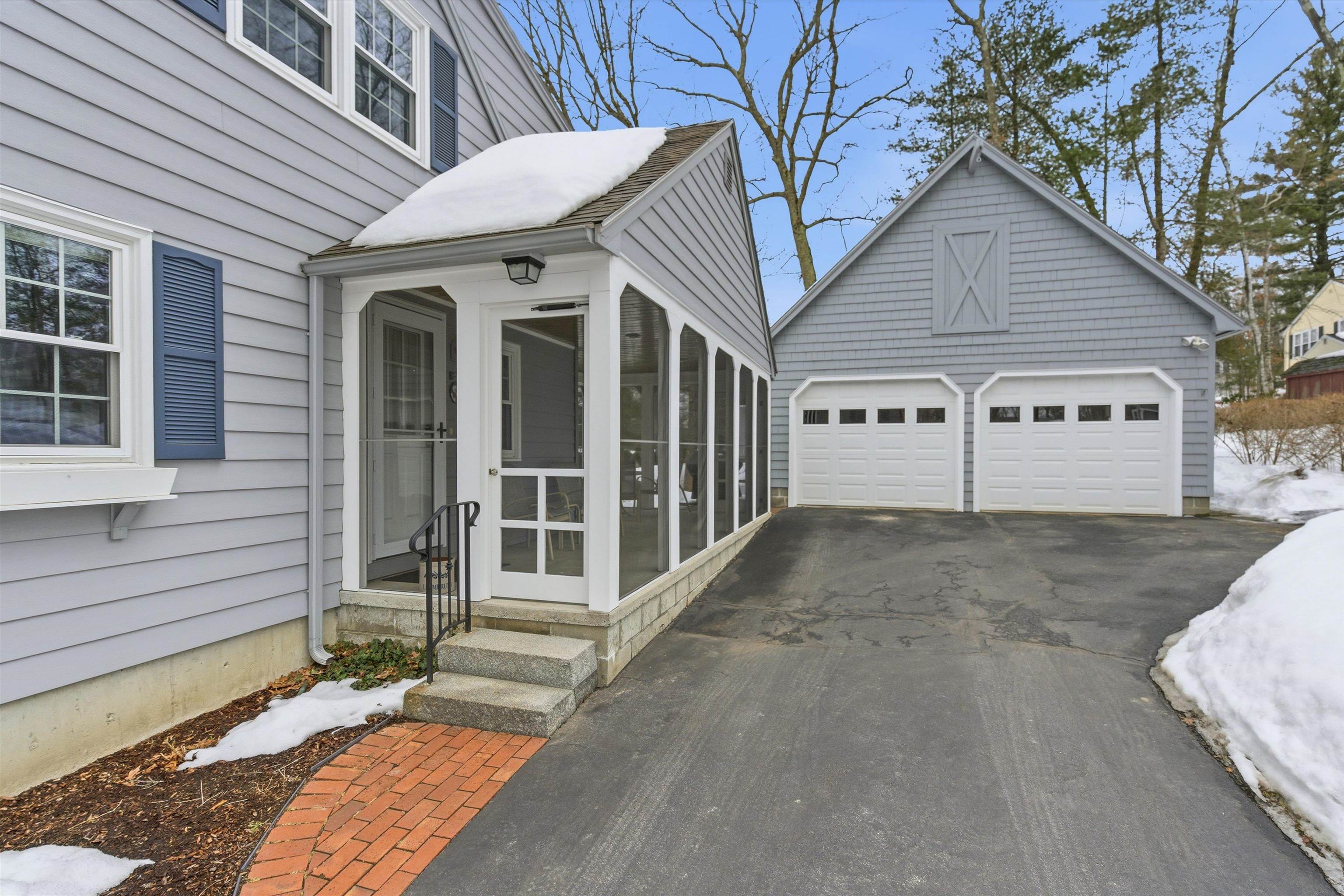 4 Nightingale Rd, Nashua, NH 03062