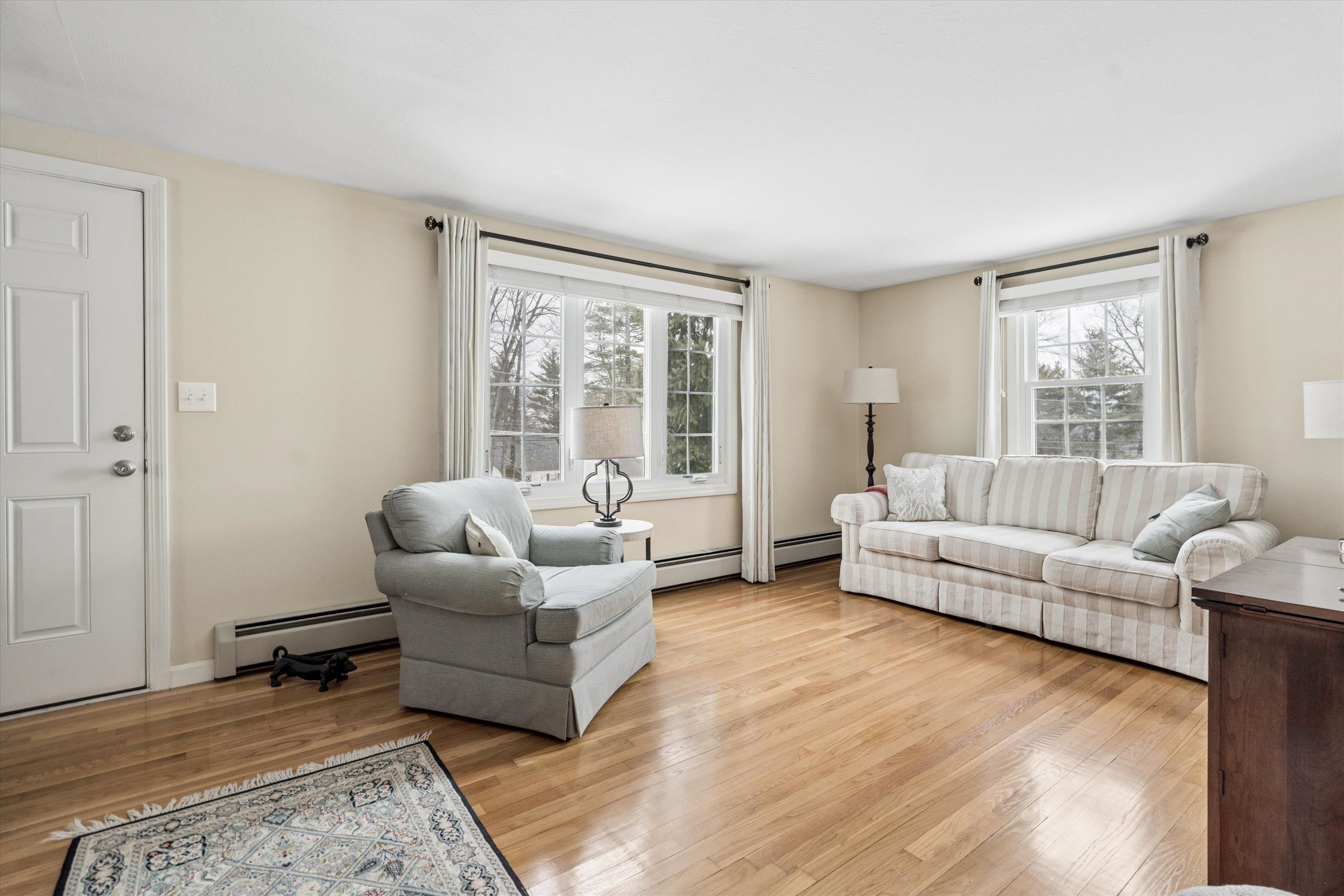 4 Nightingale Rd, Nashua, NH 03062