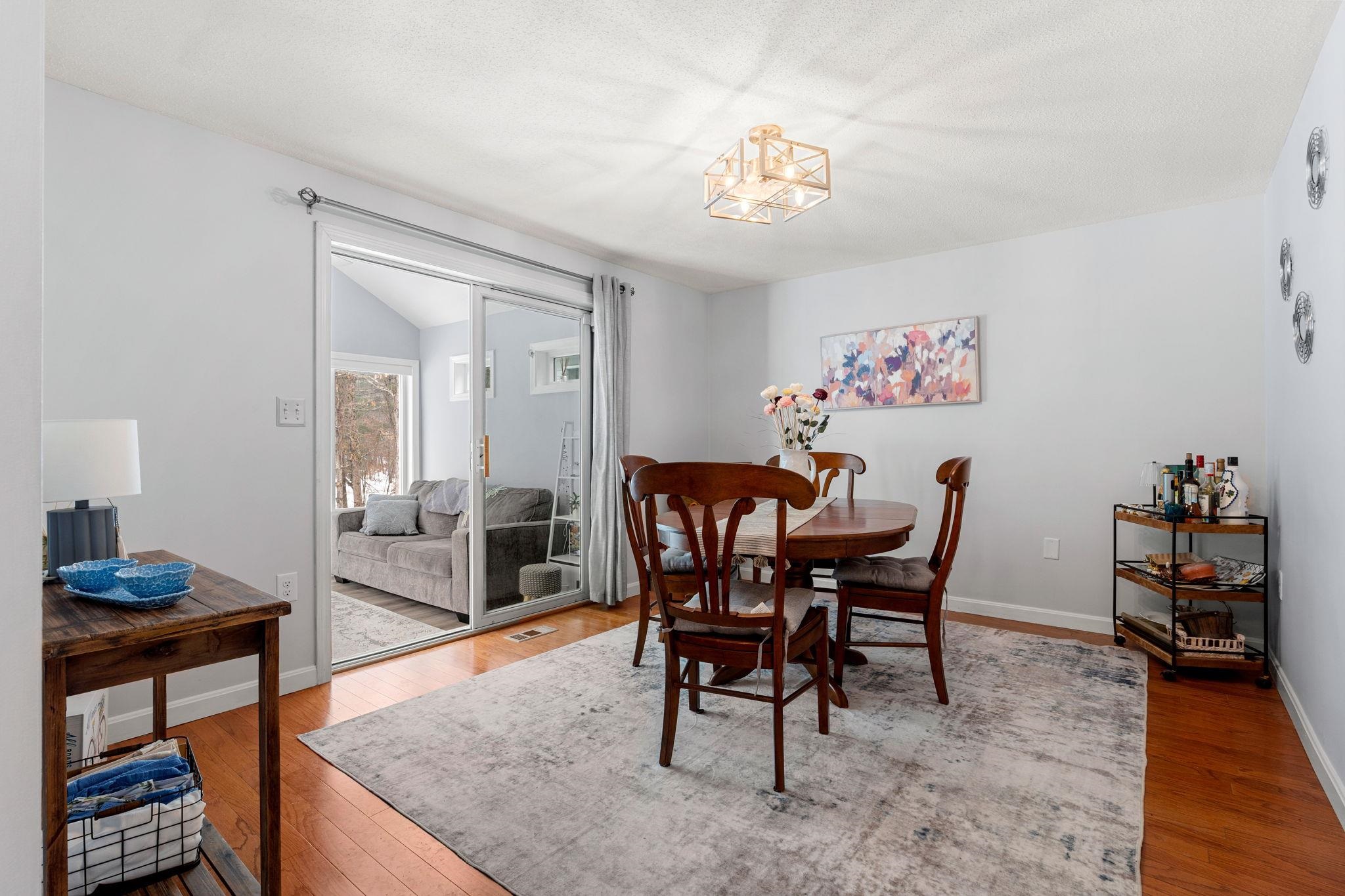 5 Rainbow Dr, Londonderry, NH 03053