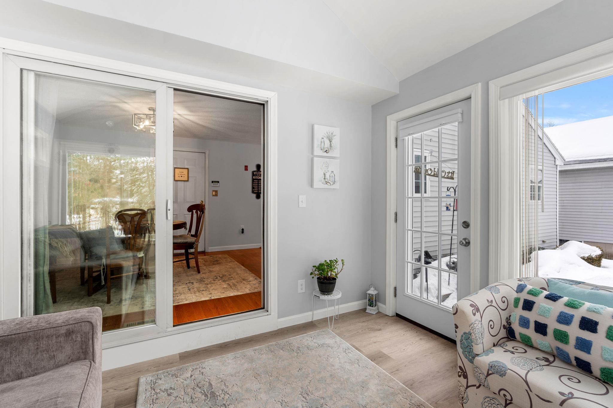 5 Rainbow Dr, Londonderry, NH 03053