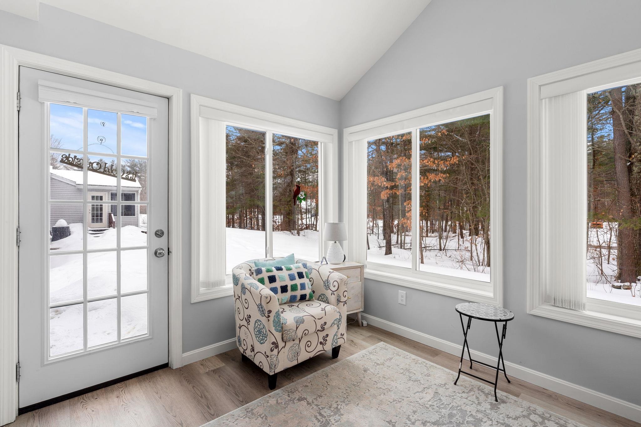 5 Rainbow Dr, Londonderry, NH 03053