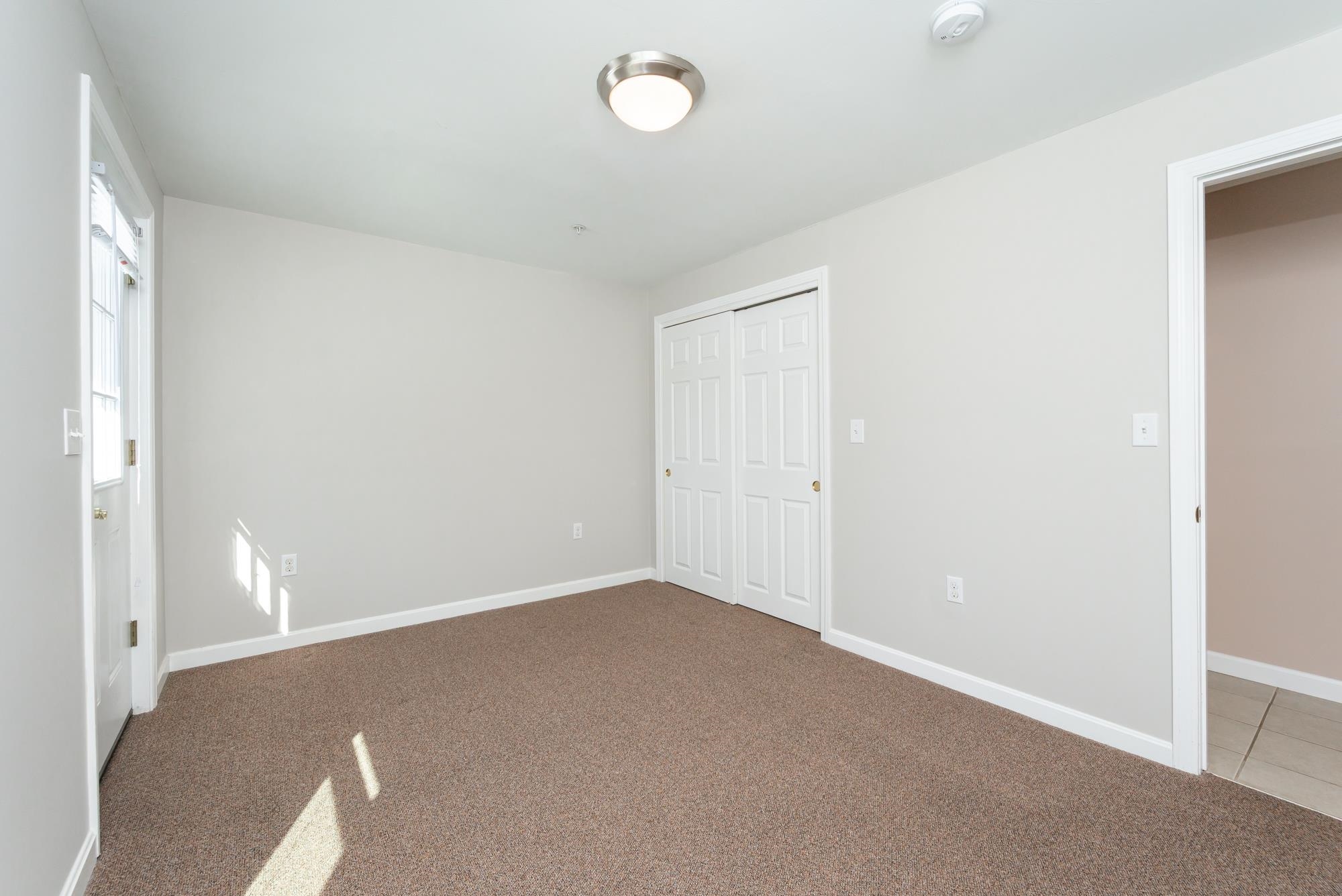 8 Ridgeview Ave, Salem, NH 03079