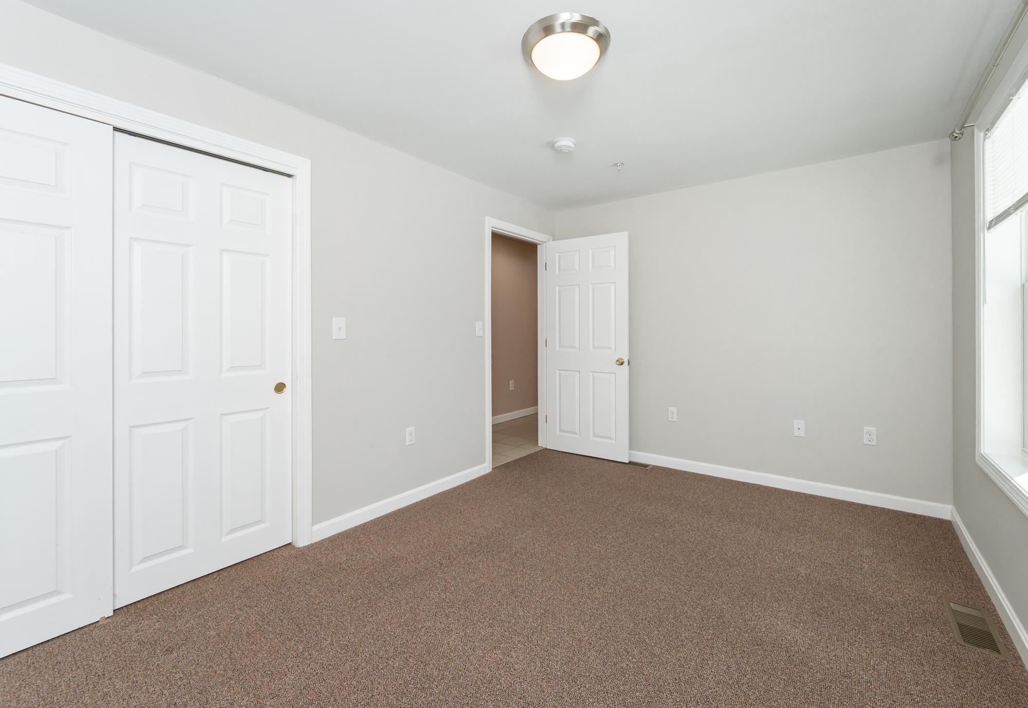 8 Ridgeview Ave, Salem, NH 03079