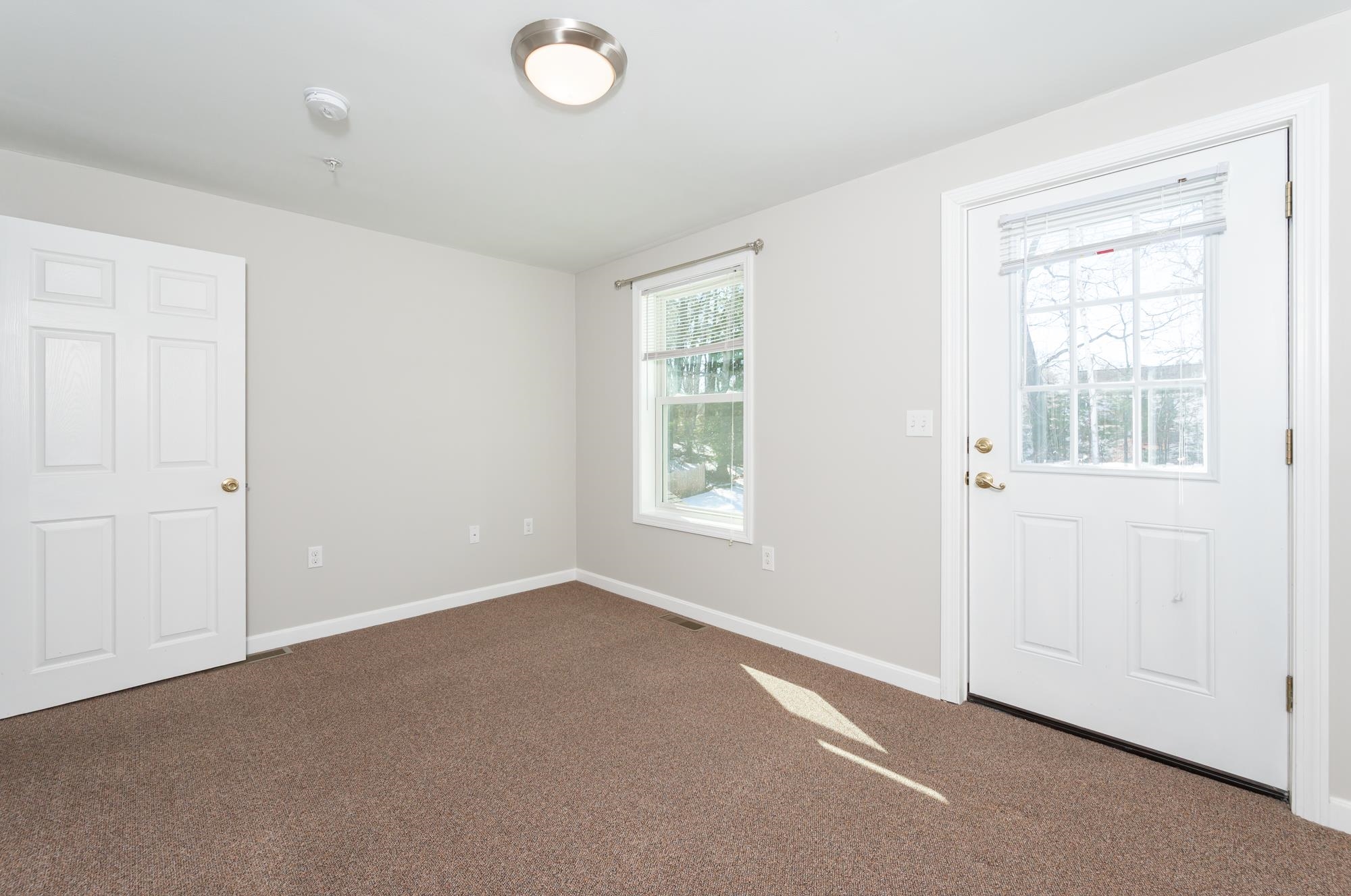 8 Ridgeview Ave, Salem, NH 03079