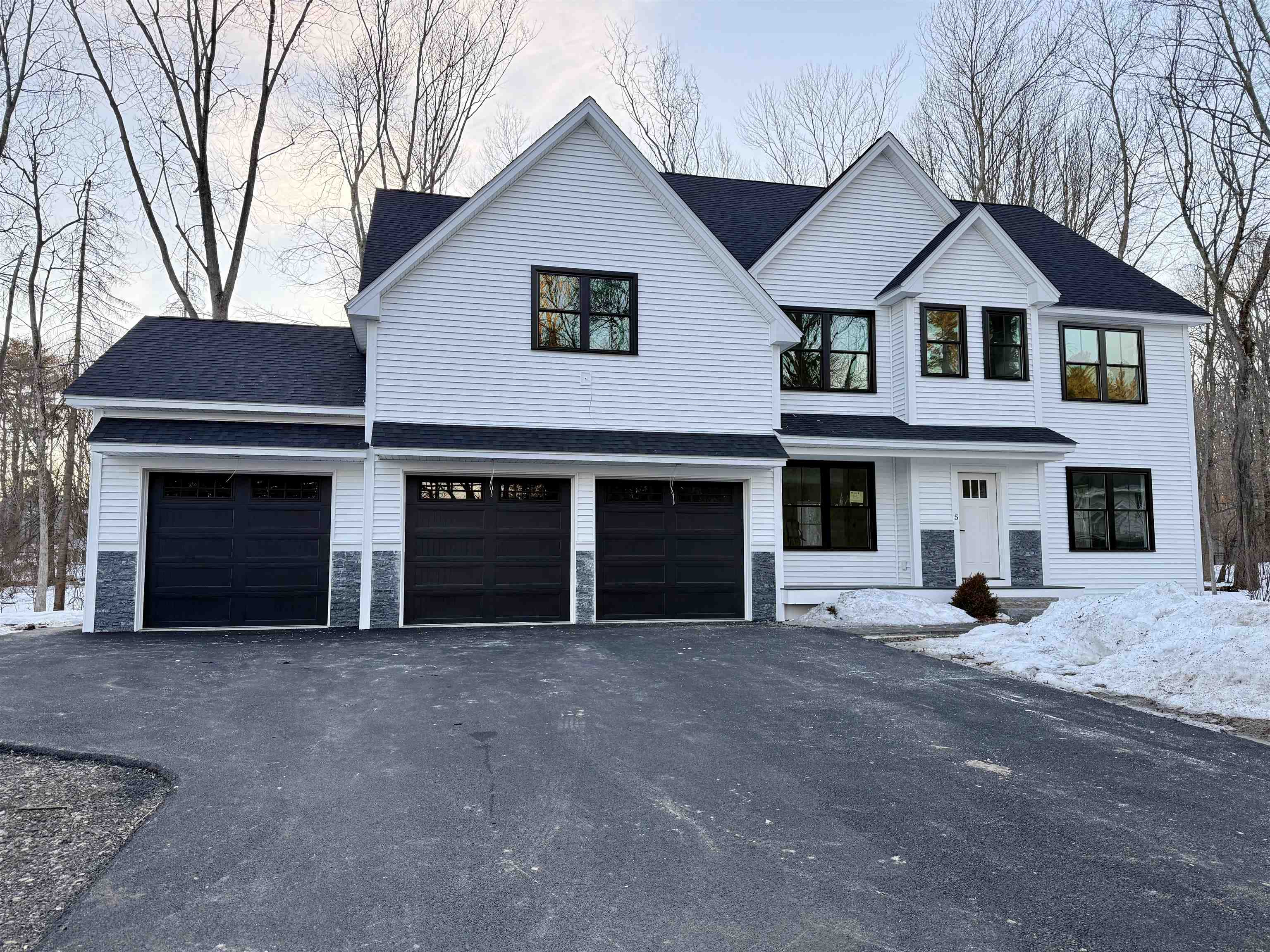 5 Highland Ave, Salem, NH 03079