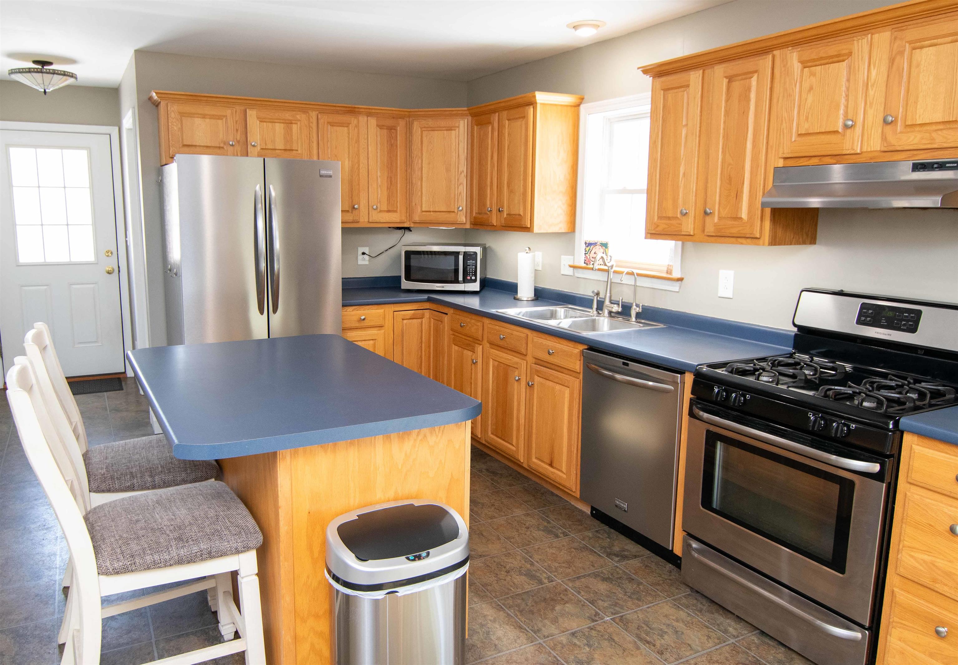 34 Scribner Rd, Raymond, NH 03077