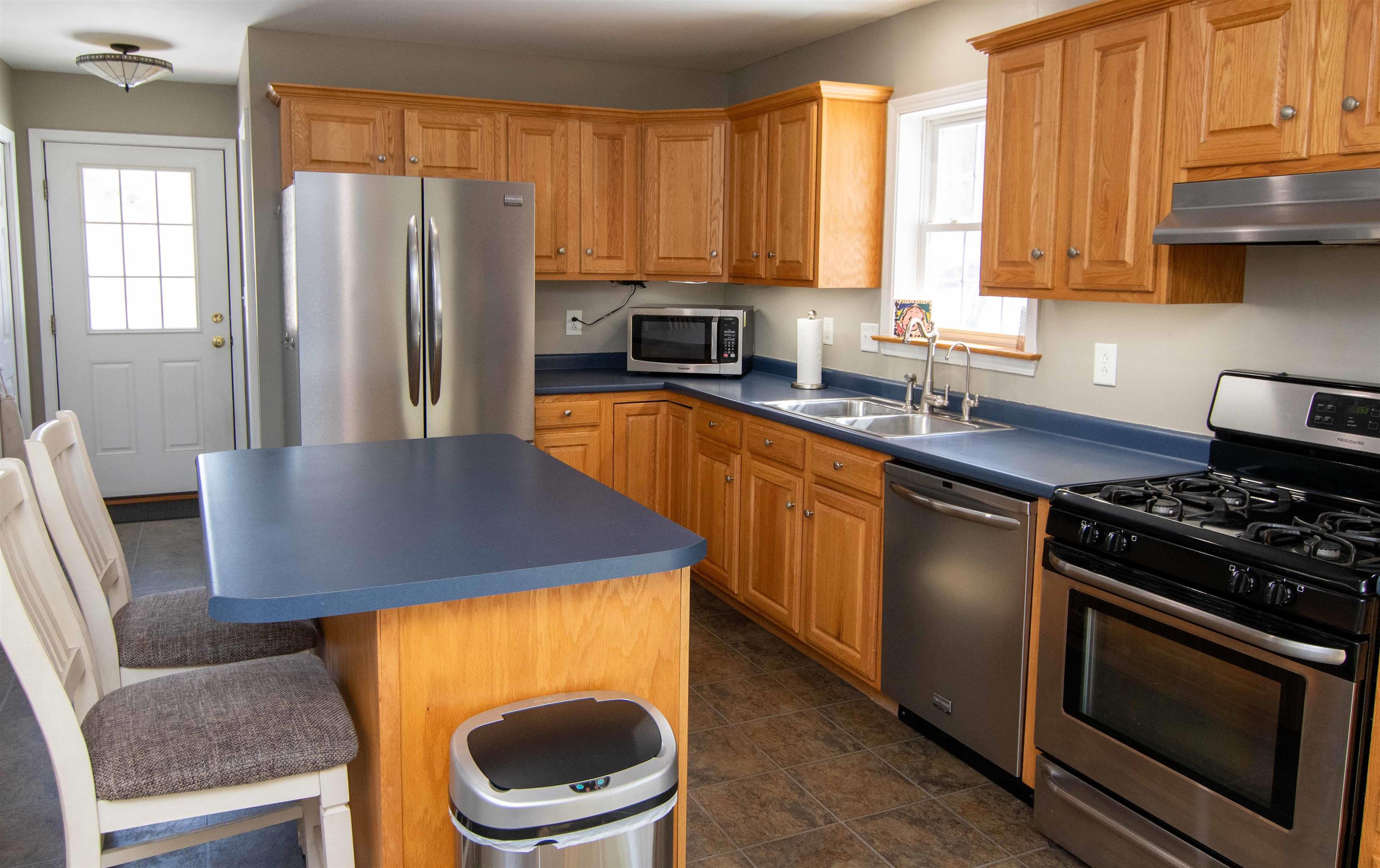 34 Scribner Rd, Raymond, NH 03077