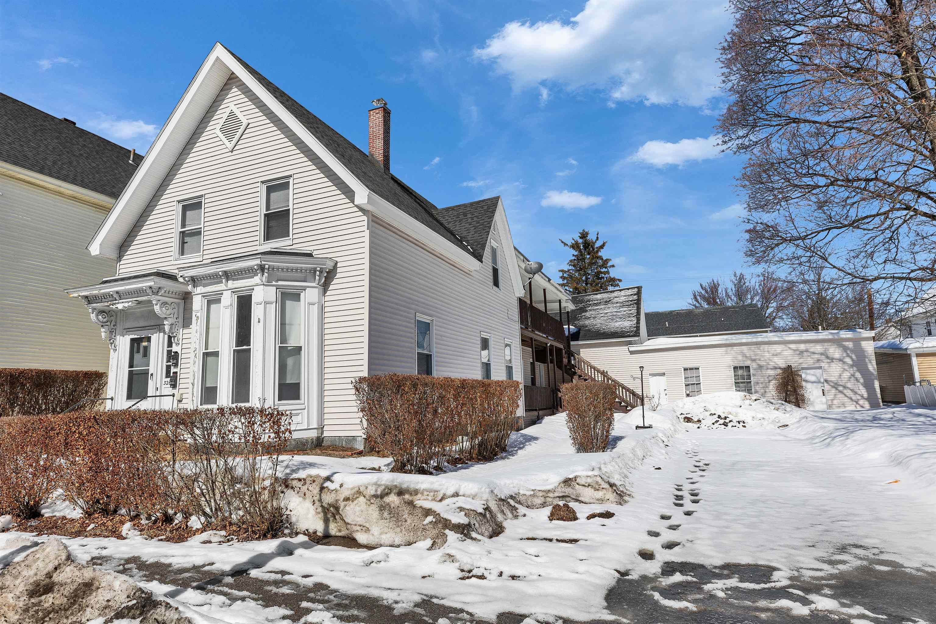 326 Lake Ave, Manchester, NH 03103