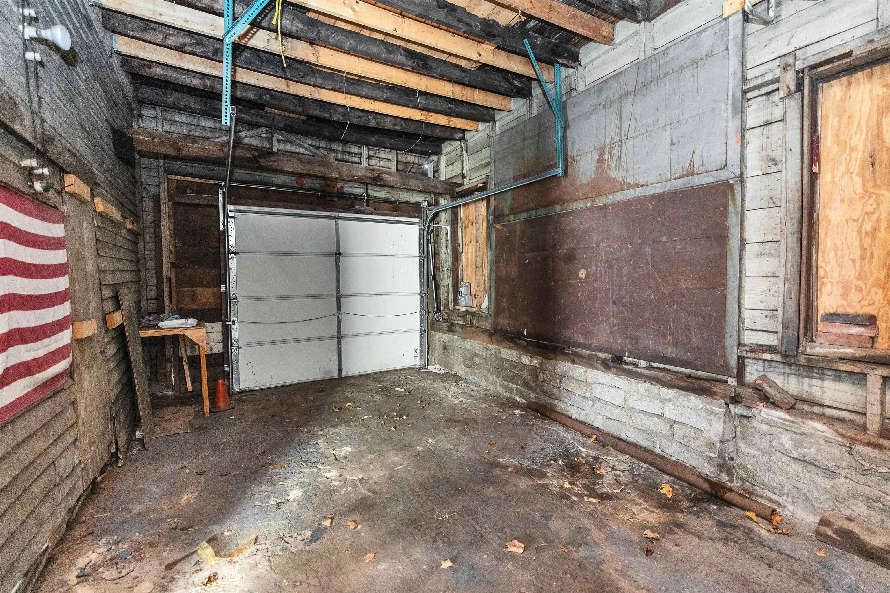 326 Lake Ave, Manchester, NH 03103