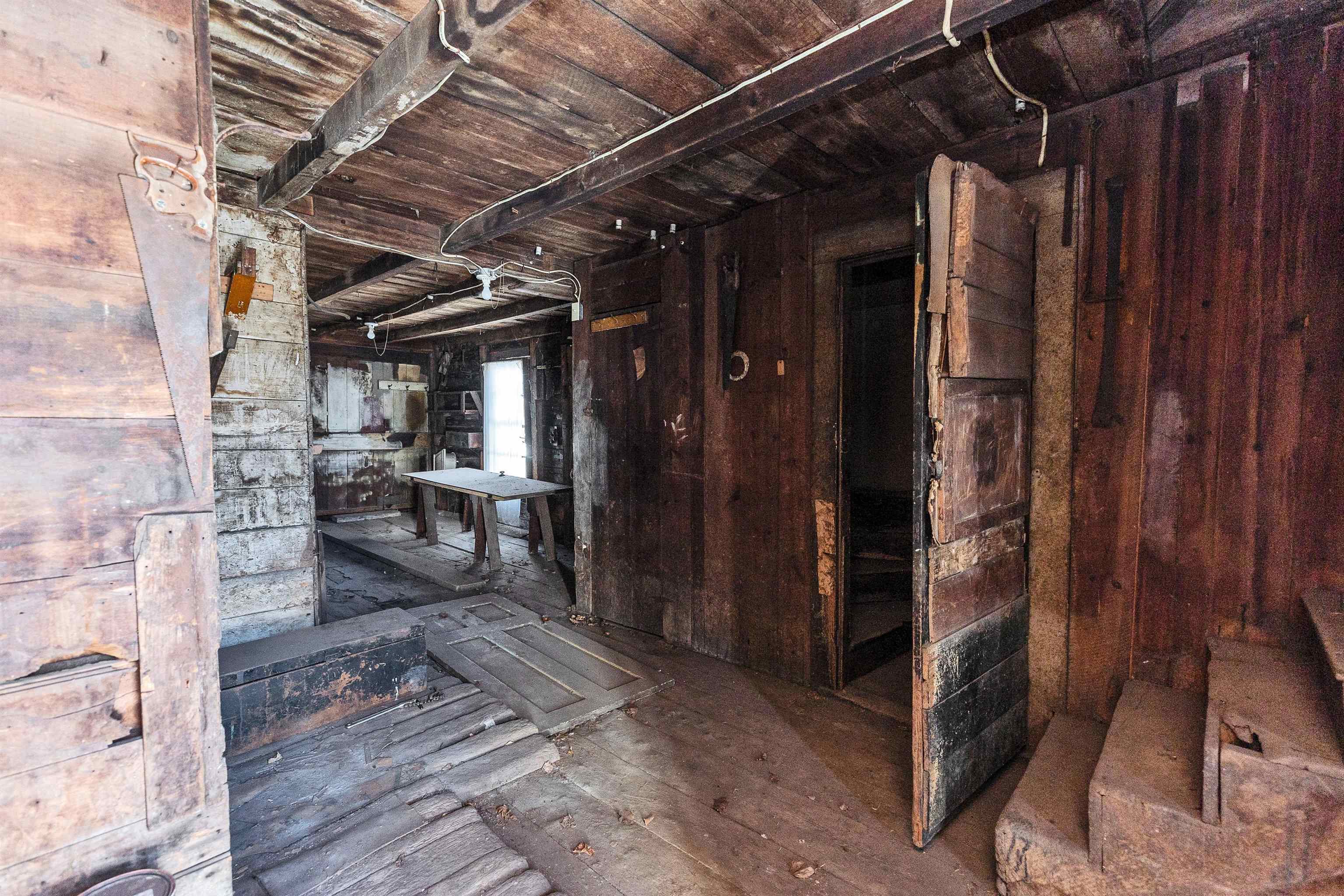 326 Lake Ave, Manchester, NH 03103