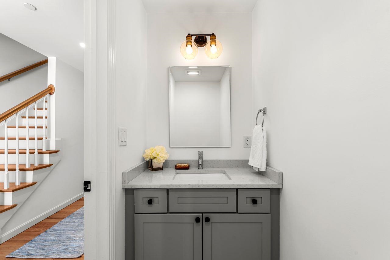 211 Woodview Way, Manchester, NH 03102