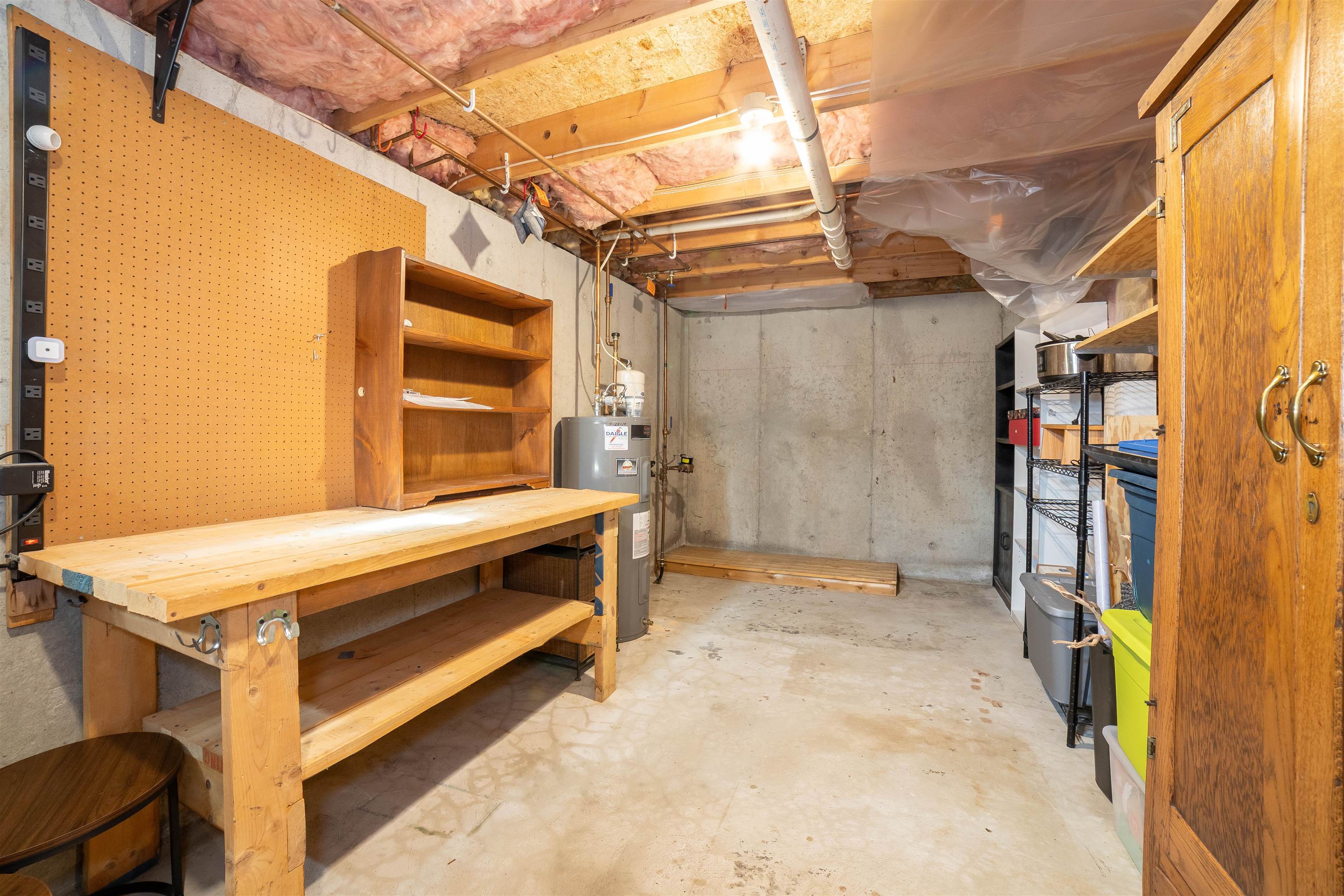 15 Eastman Dr, Derry, NH 03038