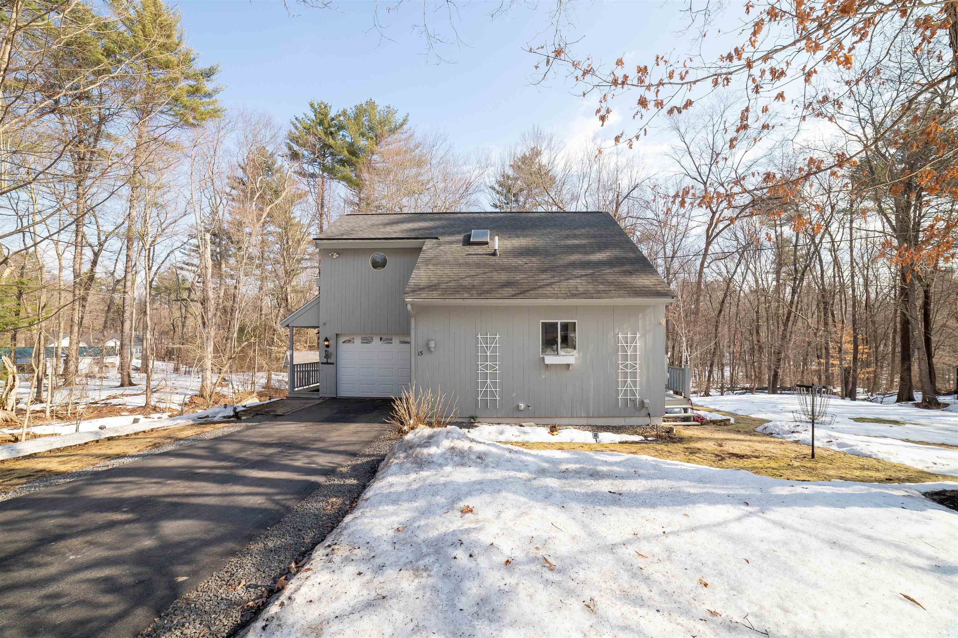 15 Eastman Dr, Derry, NH 03038