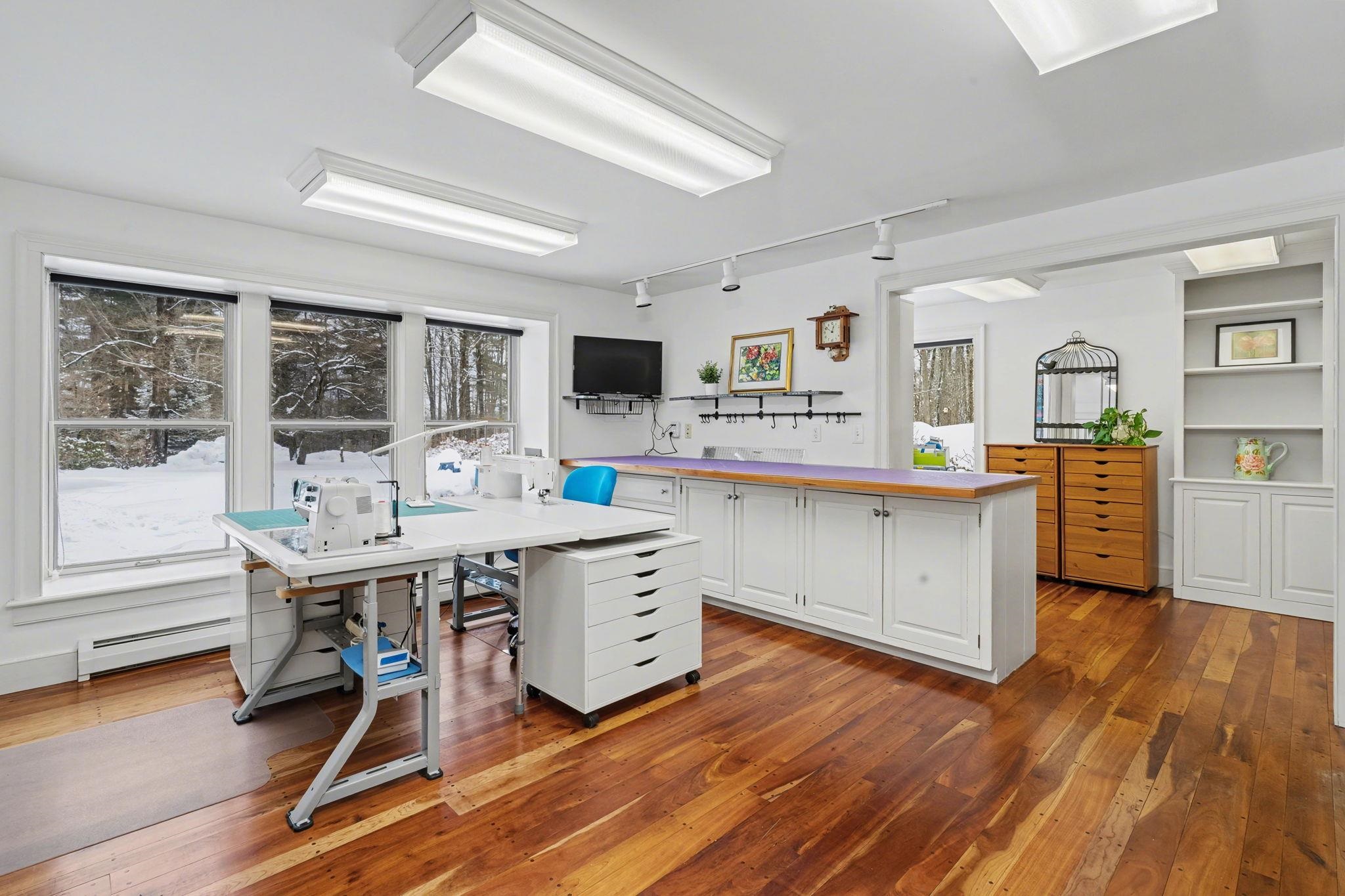 22 Grew Dr, Hancock, NH 03449