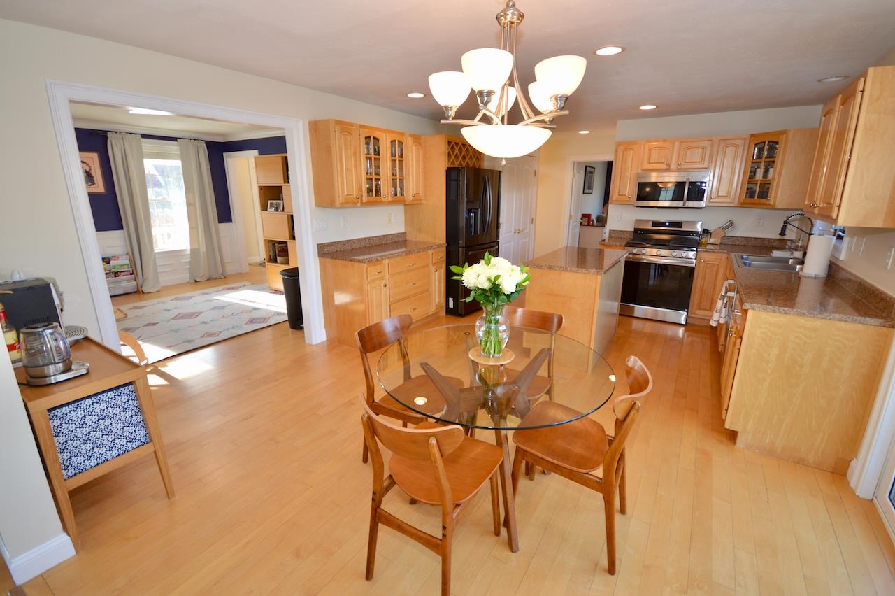 45 Currier Rd, Pelham, NH 03076