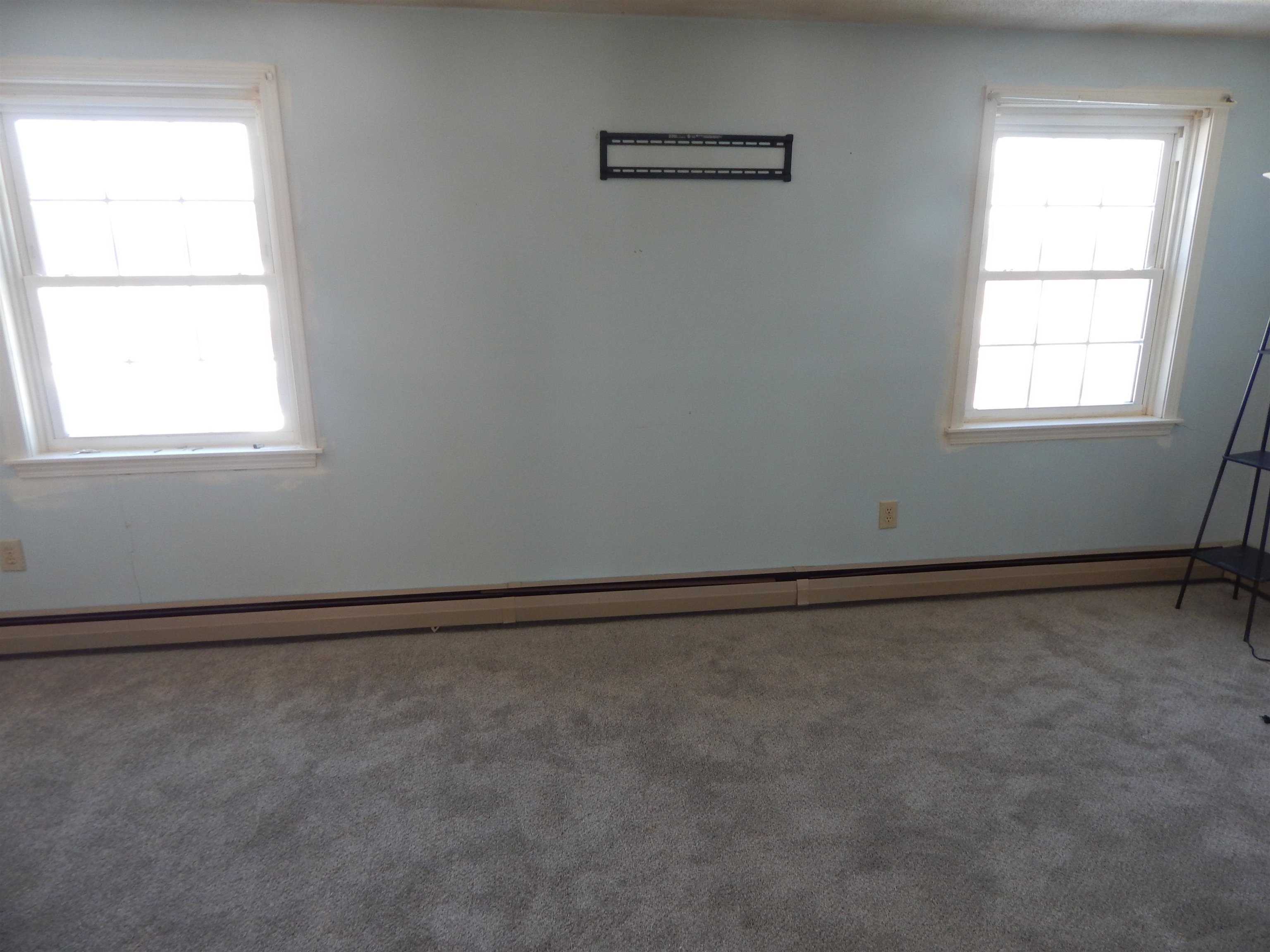 3 R Bonnie Ln, Derry, NH 03038-3813