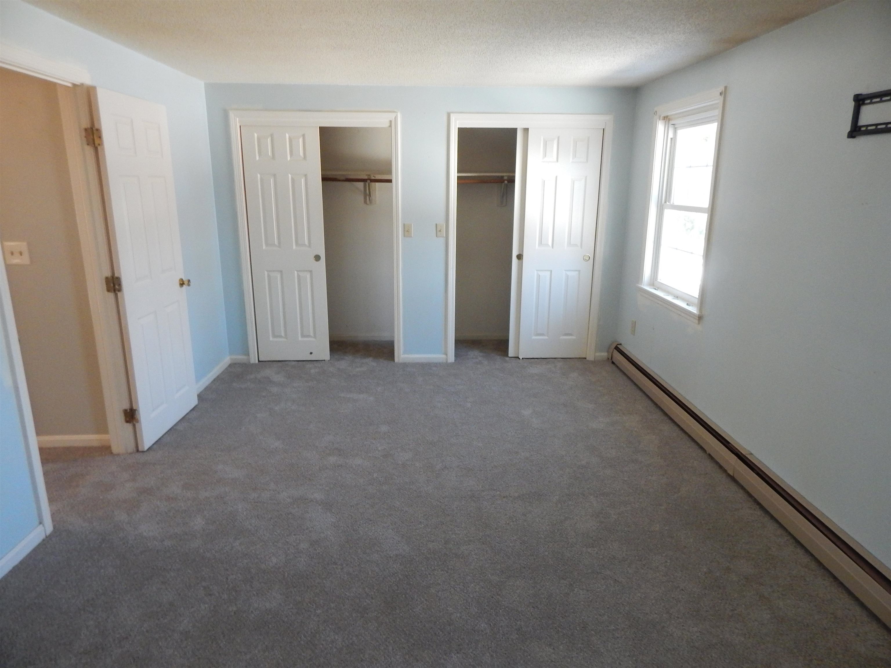 3 R Bonnie Ln, Derry, NH 03038-3813