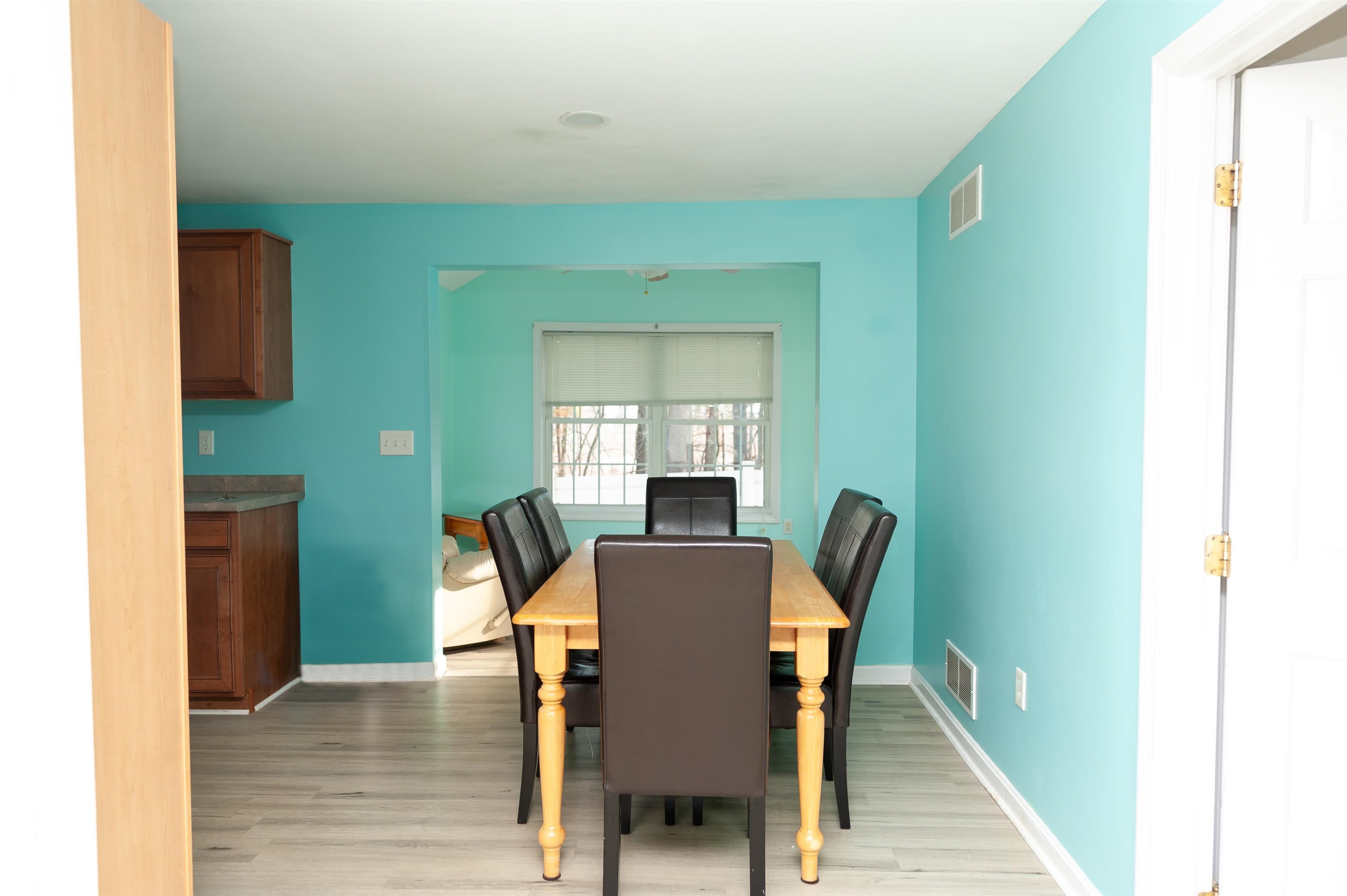 27 Bowes Cir, Hudson, NH 03051