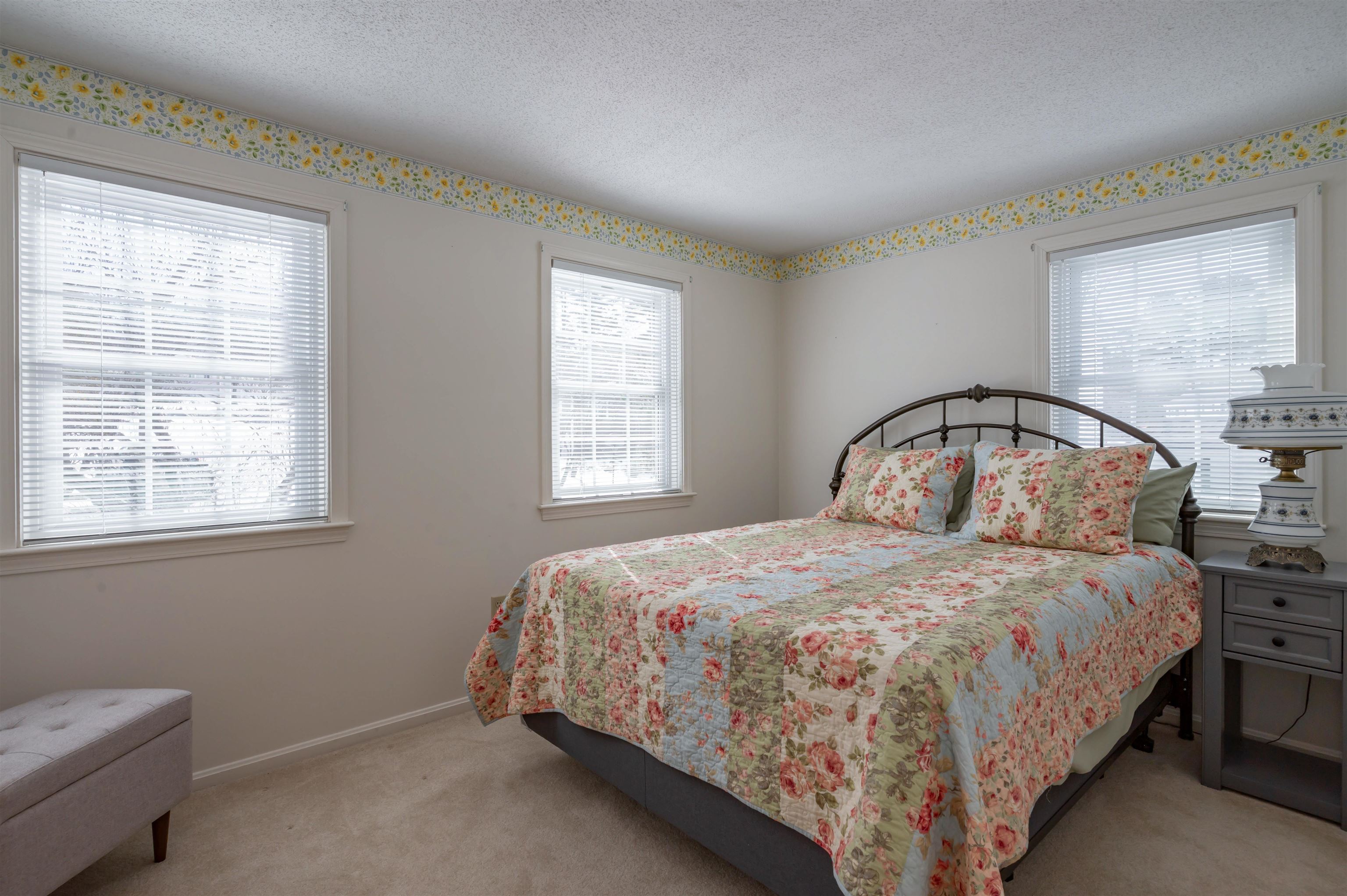 8 Collier Ct, Nashua, NH 03062