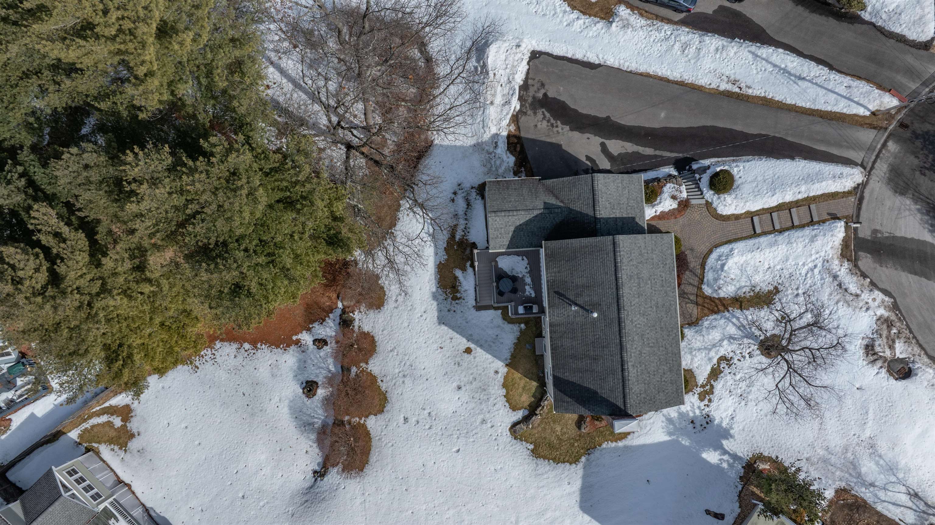 8 Collier Ct, Nashua, NH 03062