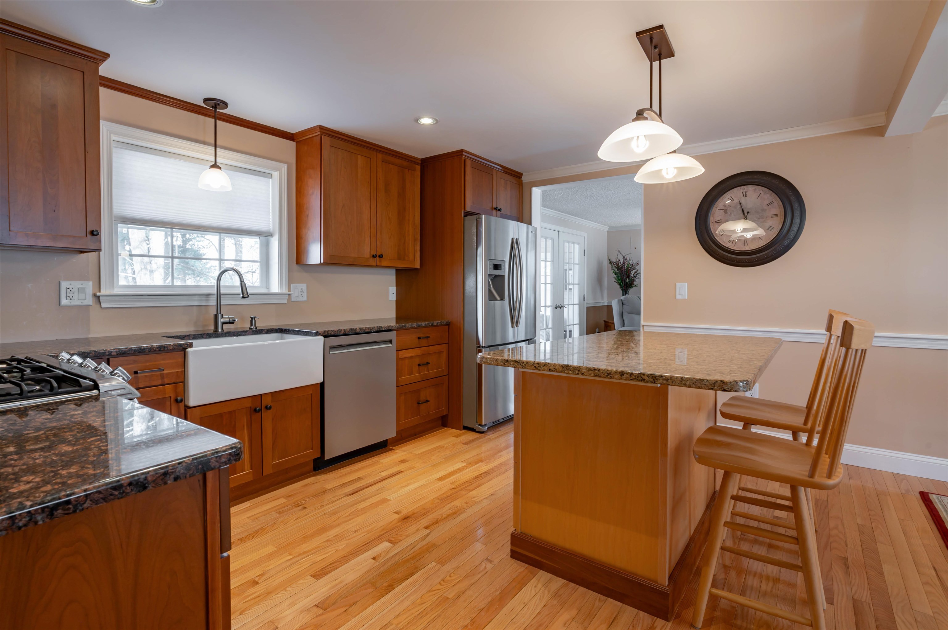 8 Collier Ct, Nashua, NH 03062