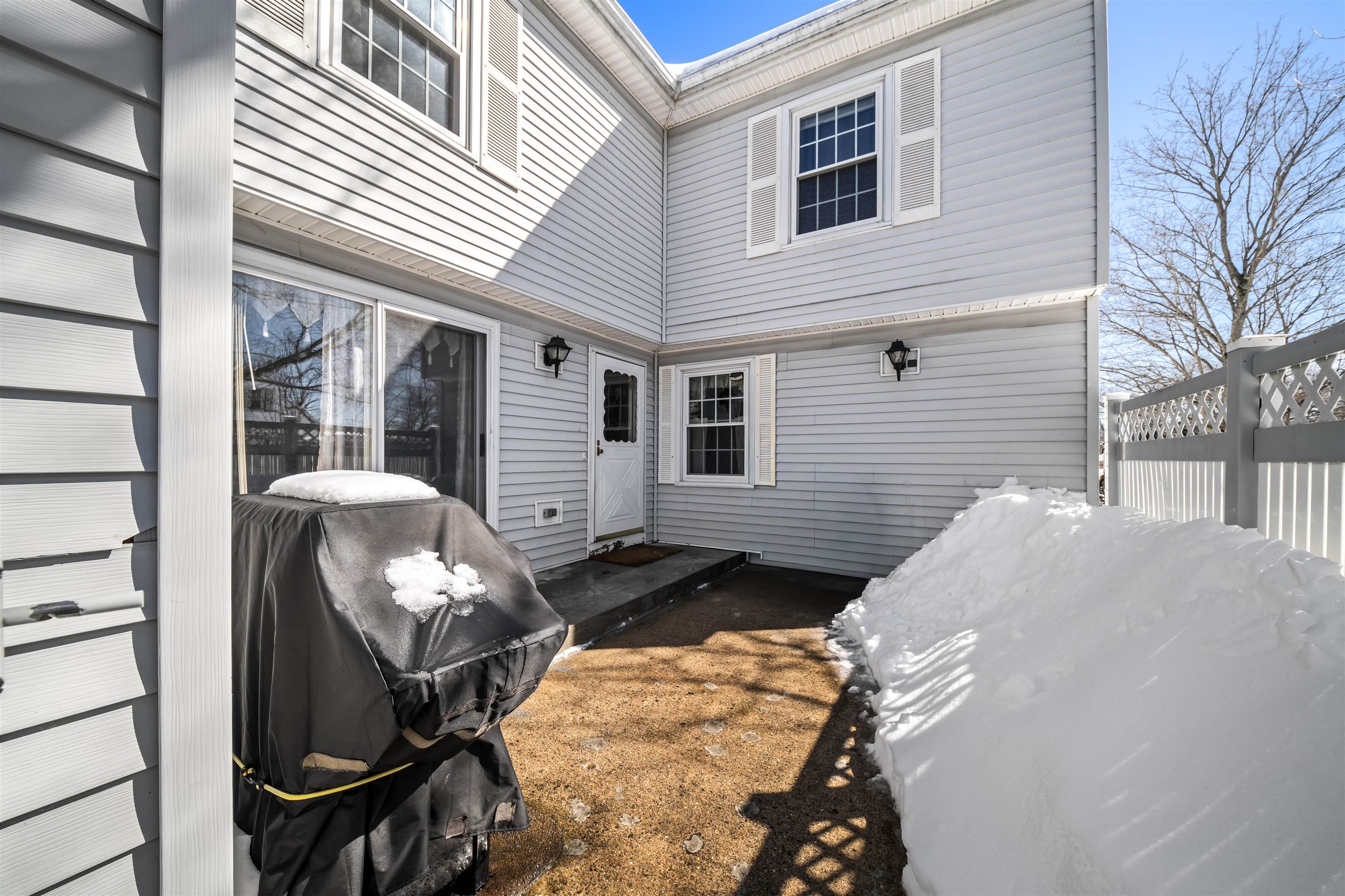 16 Springfield Est, Rochester, NH 03867