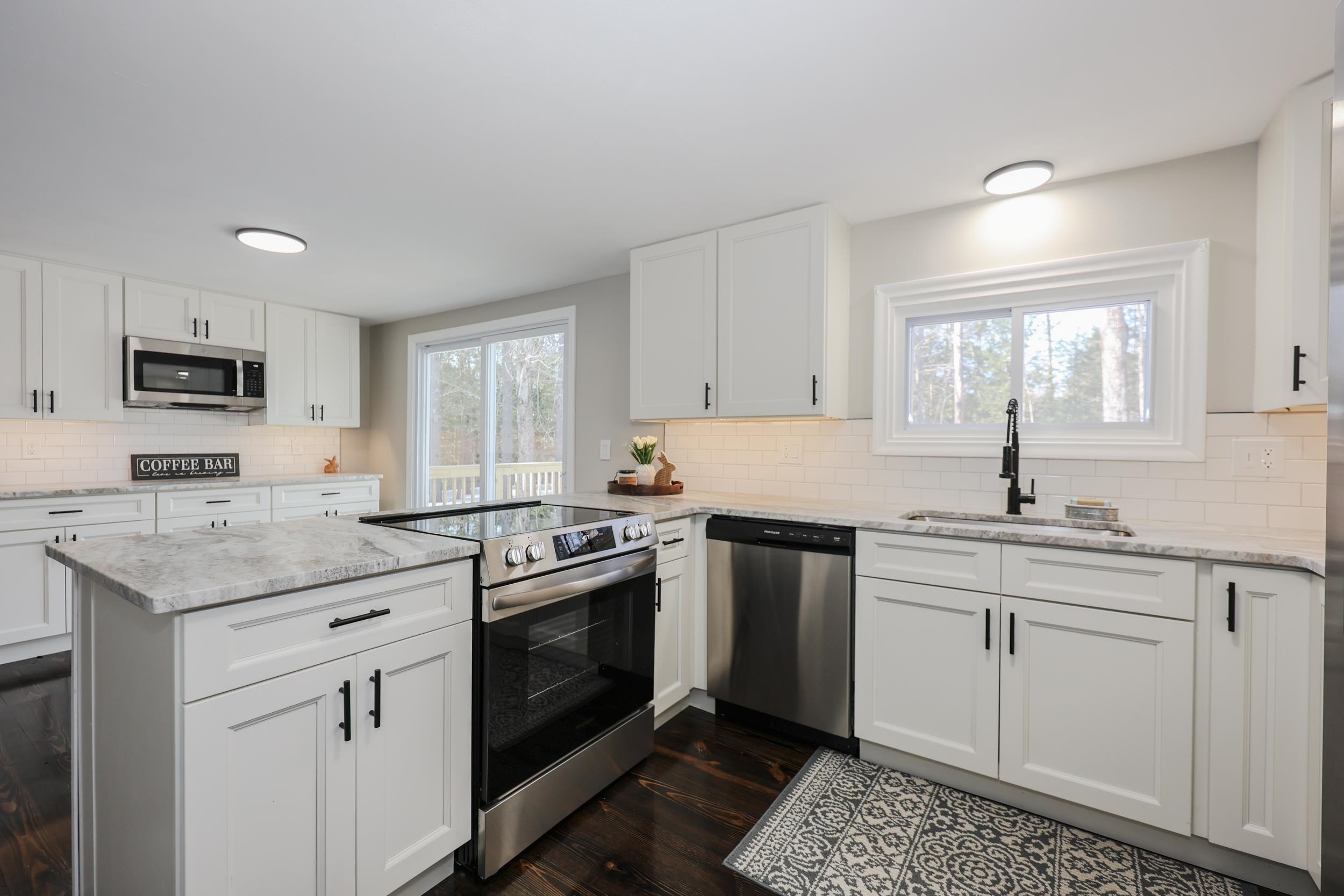 39 Hunter Dr, Epping, NH 03042