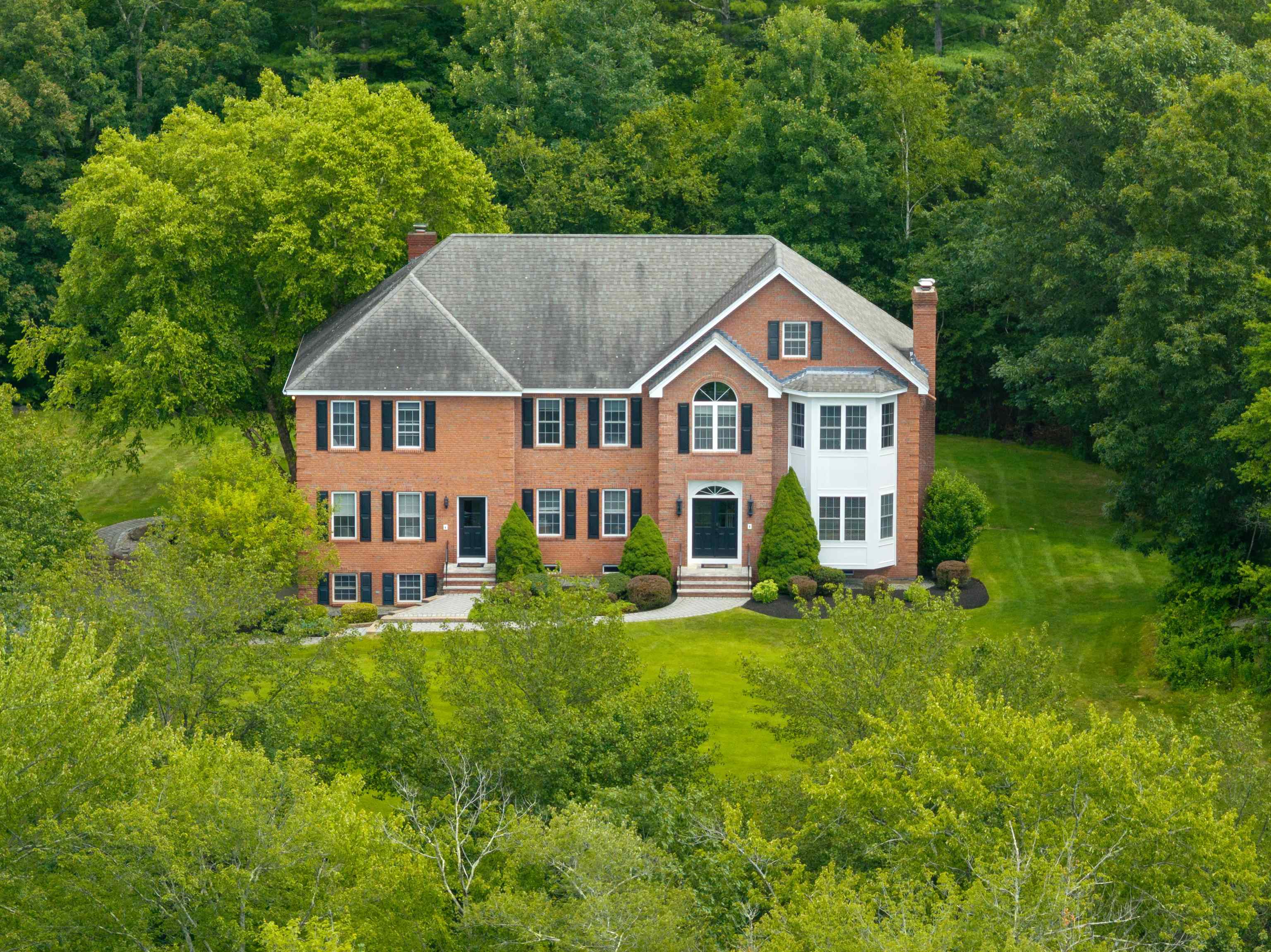 8 Arcadia Ln, Salem, NH 03079