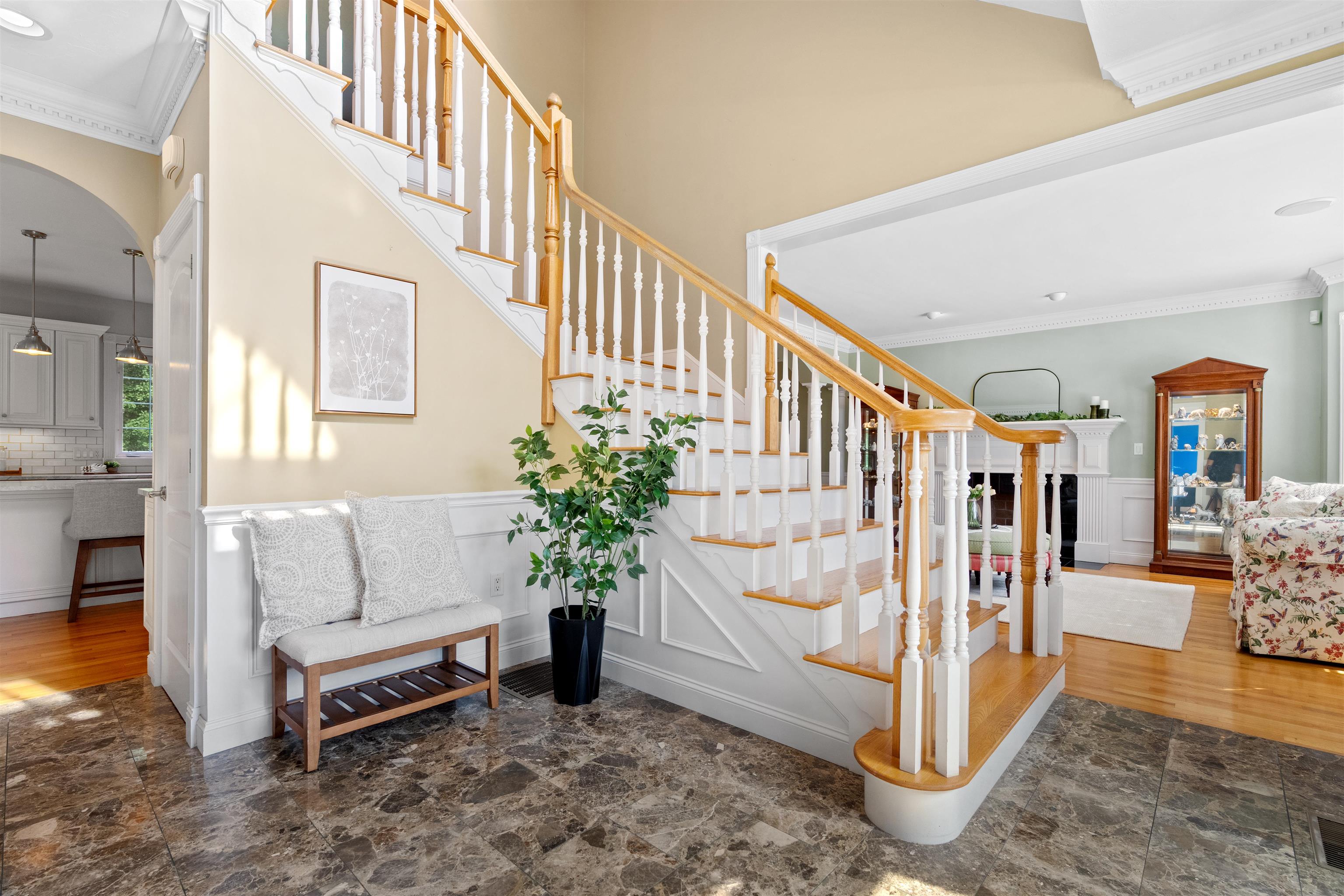 8 Arcadia Ln, Salem, NH 03079