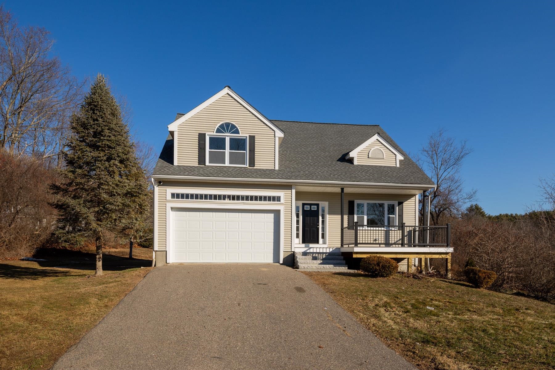 26 Moffat St, Portsmouth, NH 03801