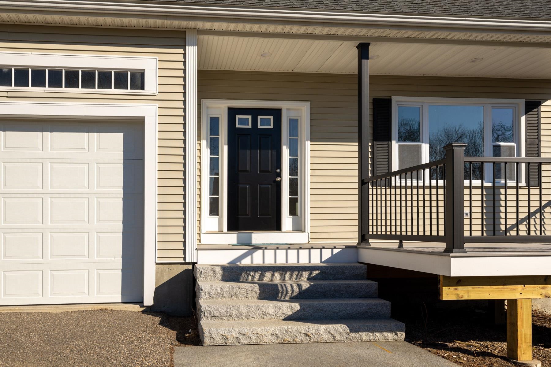 26 Moffat St, Portsmouth, NH 03801