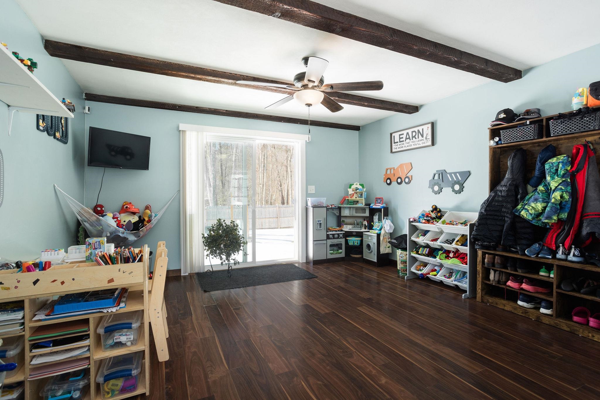 19 Pinewood Dr, Somersworth, NH 03878