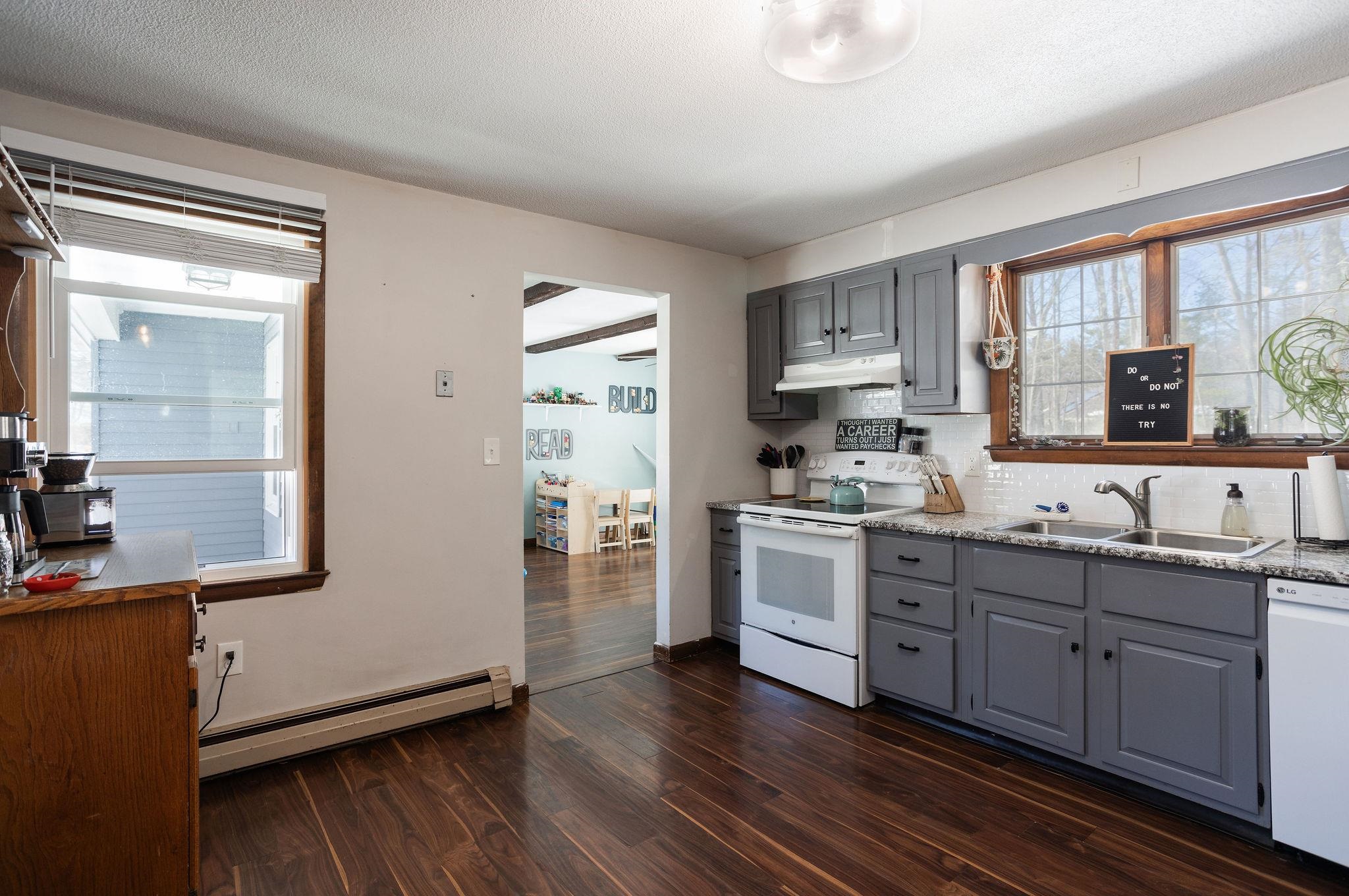 19 Pinewood Dr, Somersworth, NH 03878