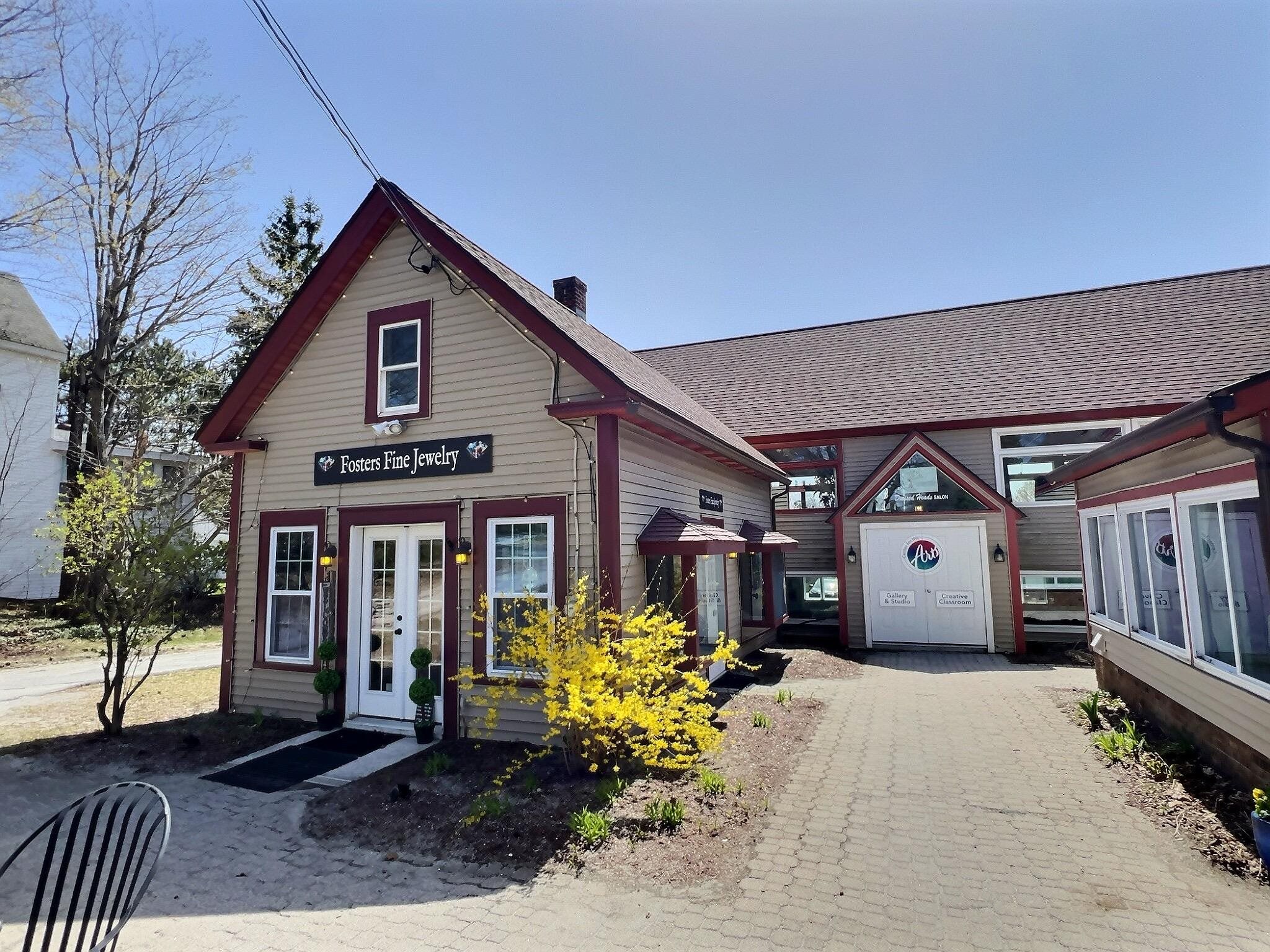 428 Main St, New London, NH 03257