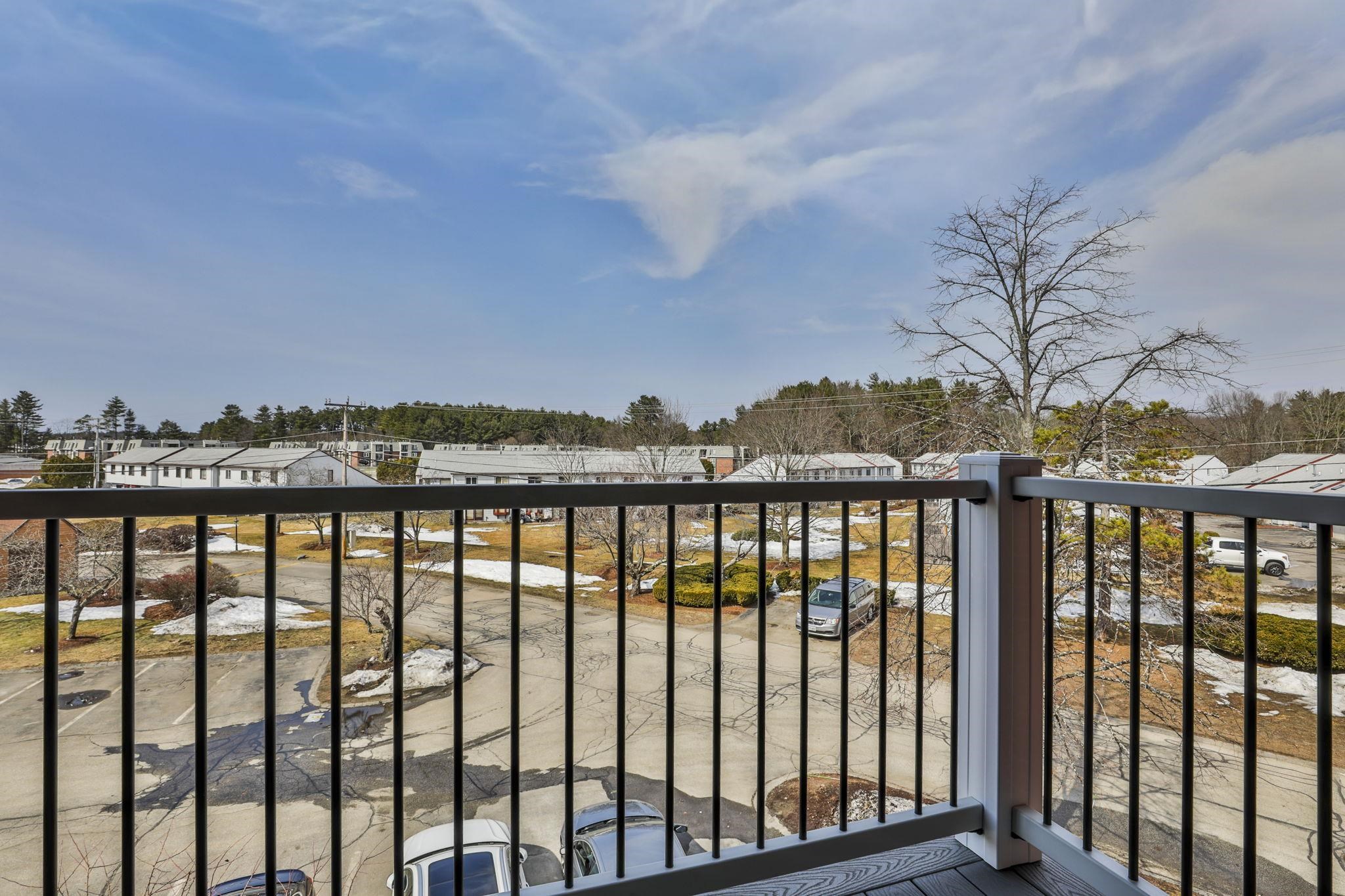 1133 Blackstone Dr, Nashua, NH 03063