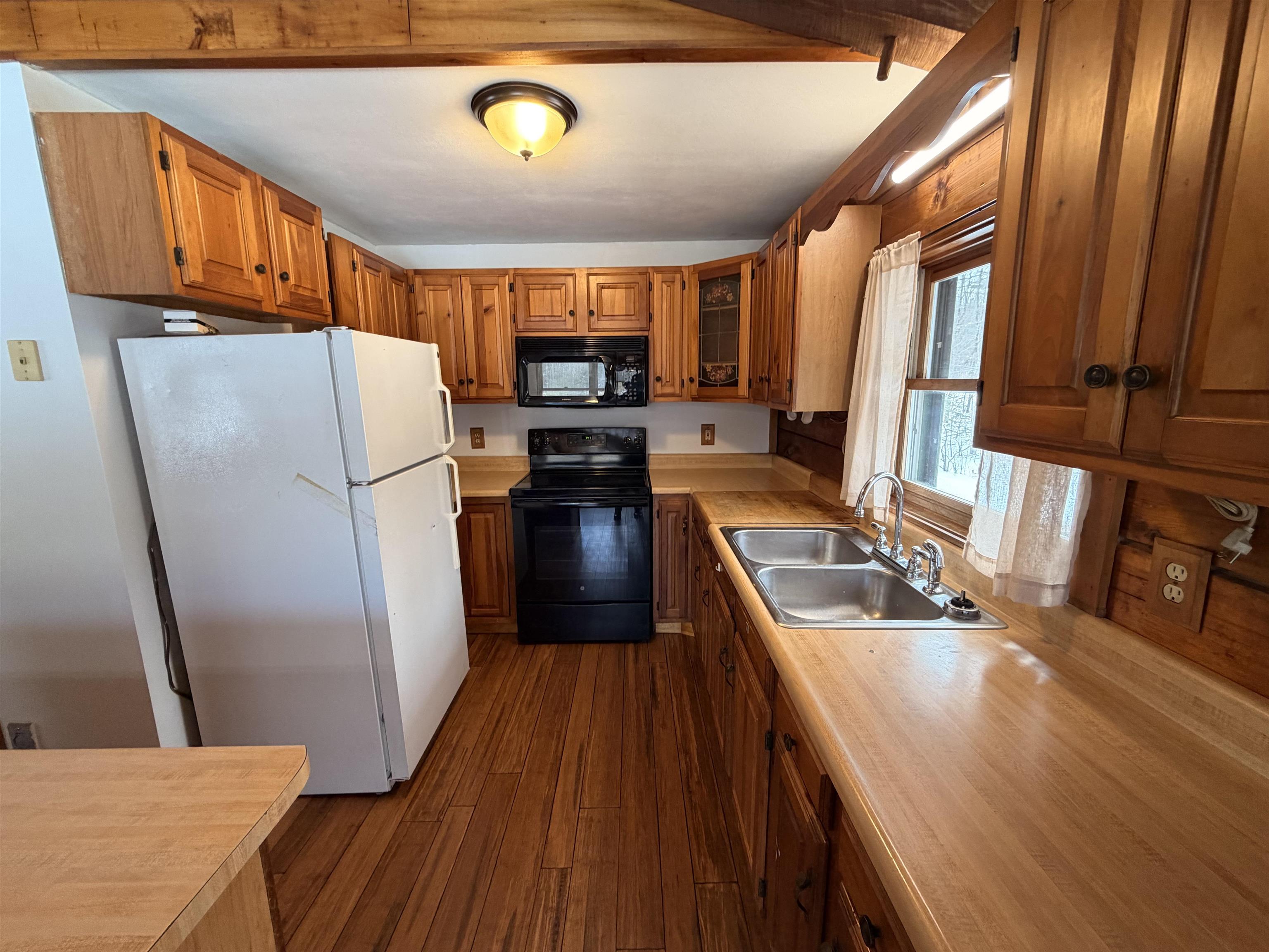 982 Ten Rod Rd, Farmington, NH 03835