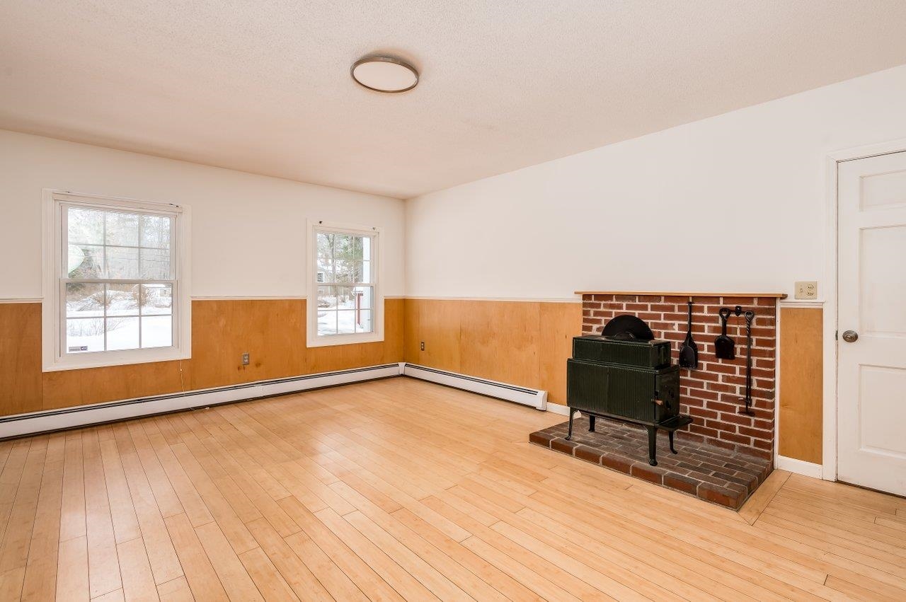 4 Ffrost Dr, Durham, NH 03824