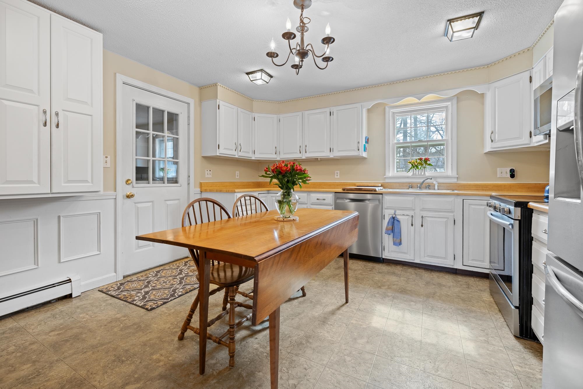 6 Wyeth Farm Cir, Lebanon, NH 03784