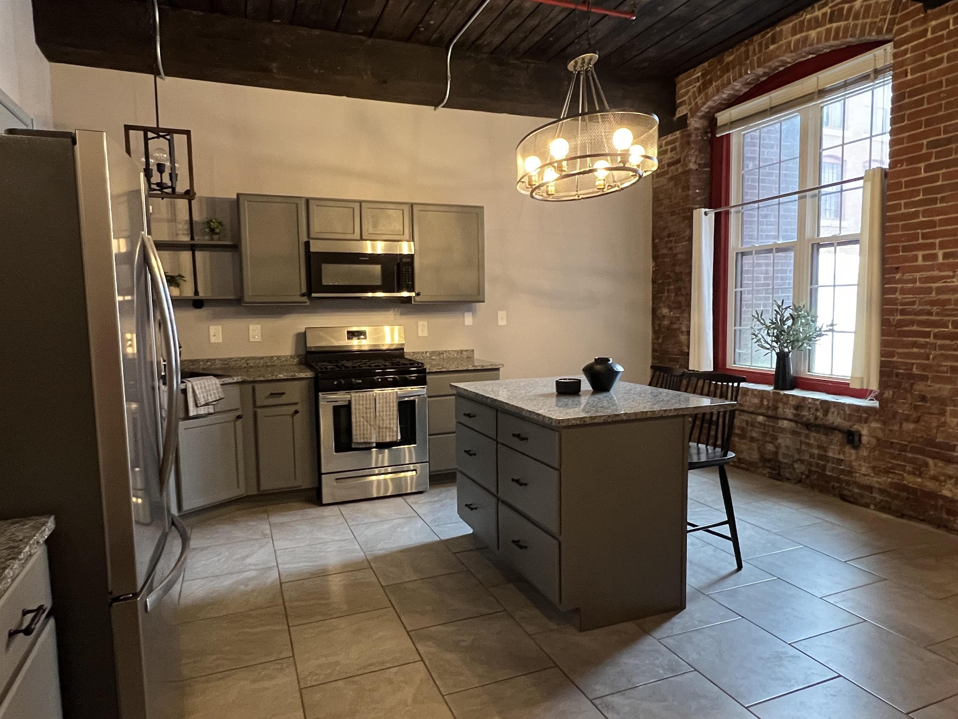 470 Silver St #113, Manchester, NH 03103