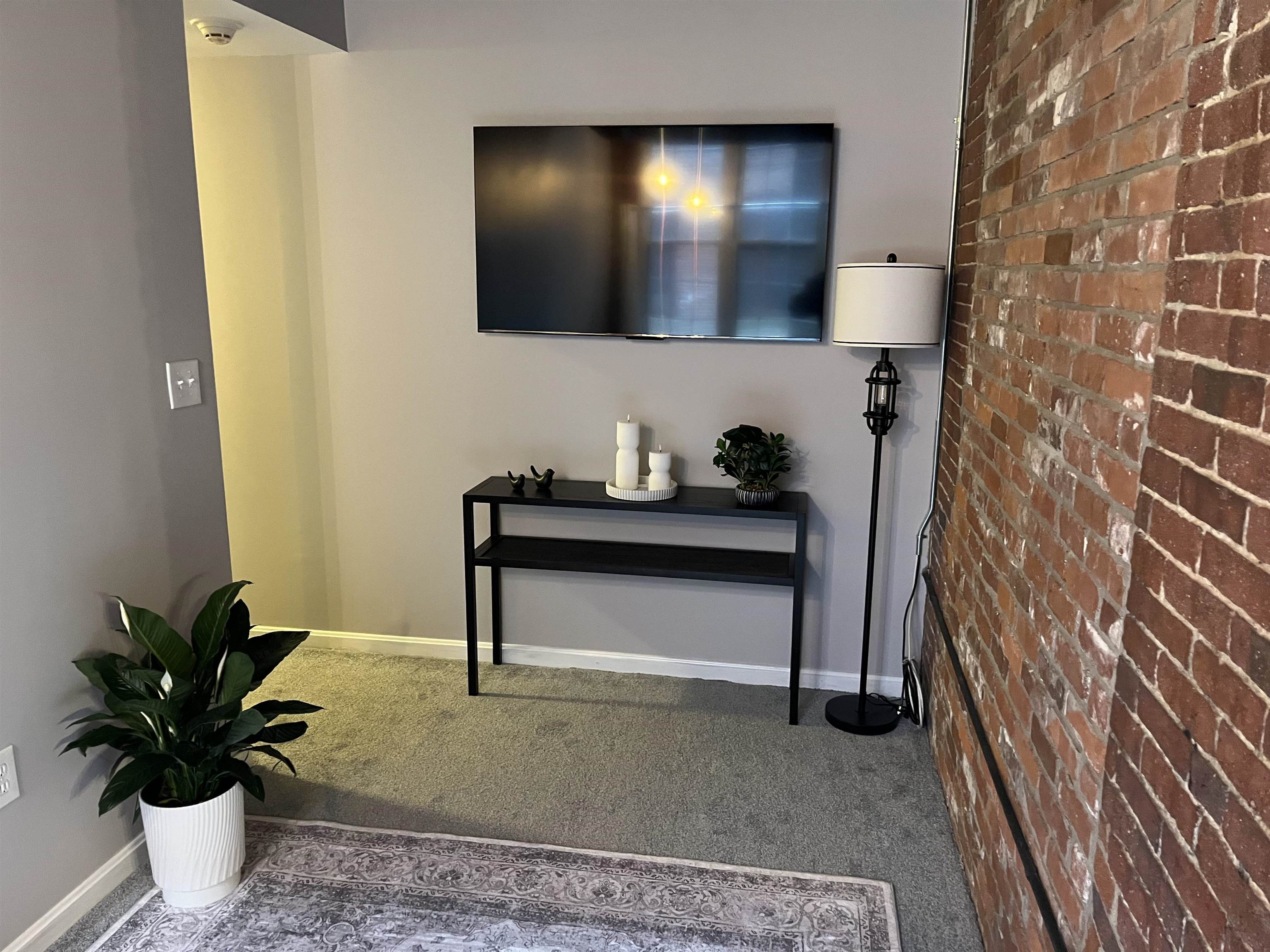 470 Silver St #113, Manchester, NH 03103