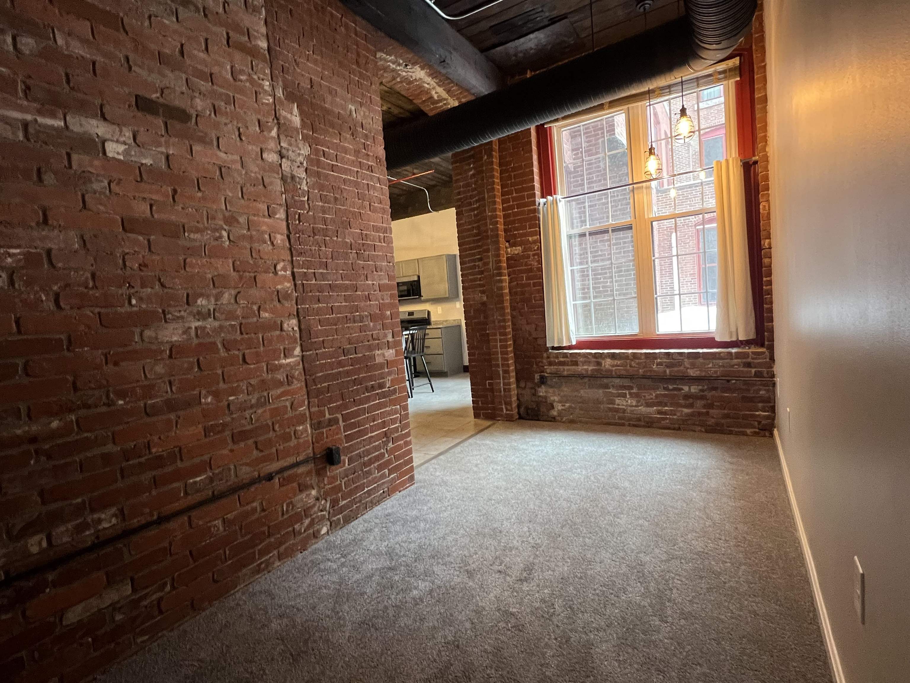 470 Silver St, Manchester, NH 03103