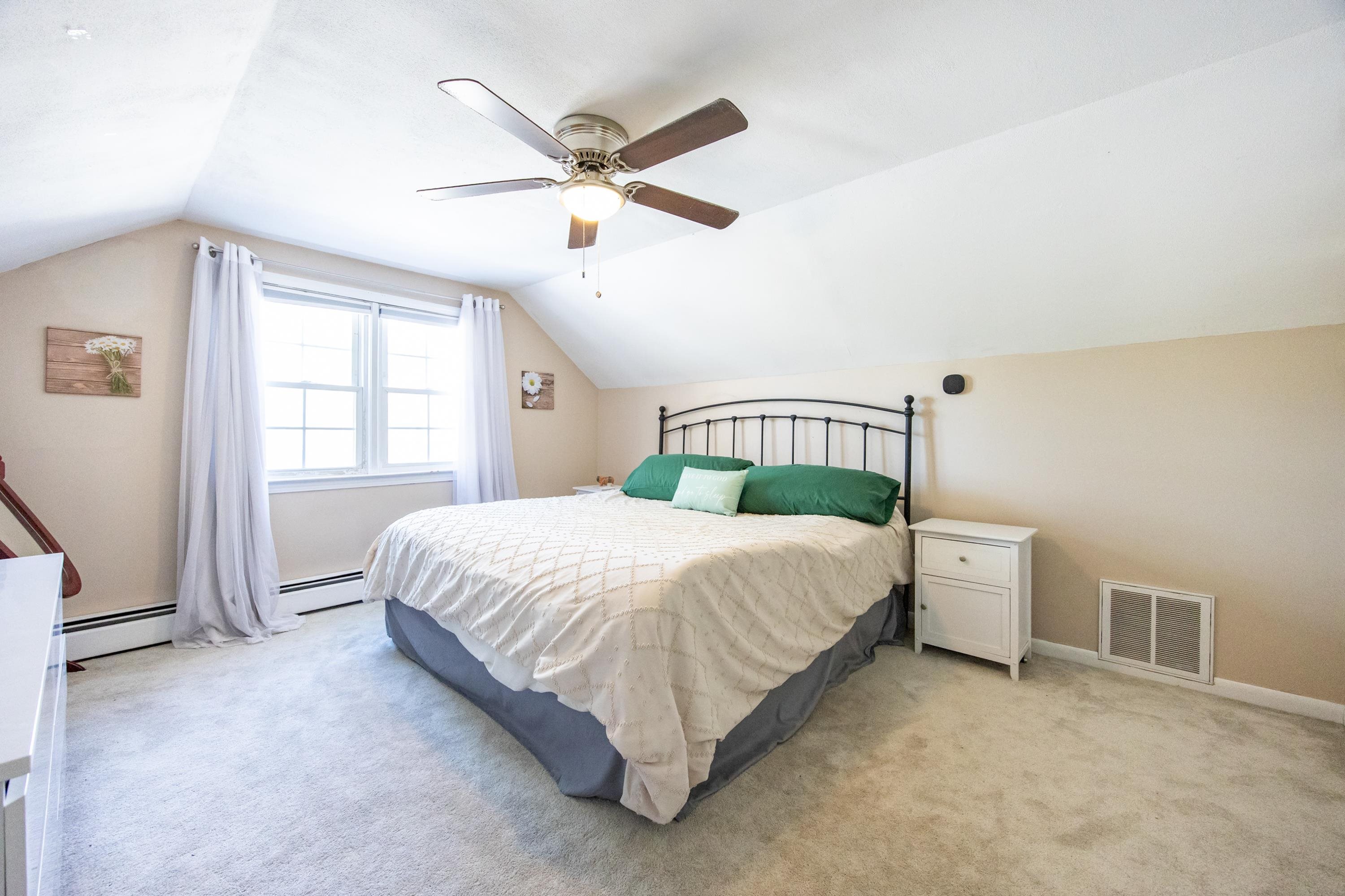 9 Leslie Ln, Nashua, NH 03062