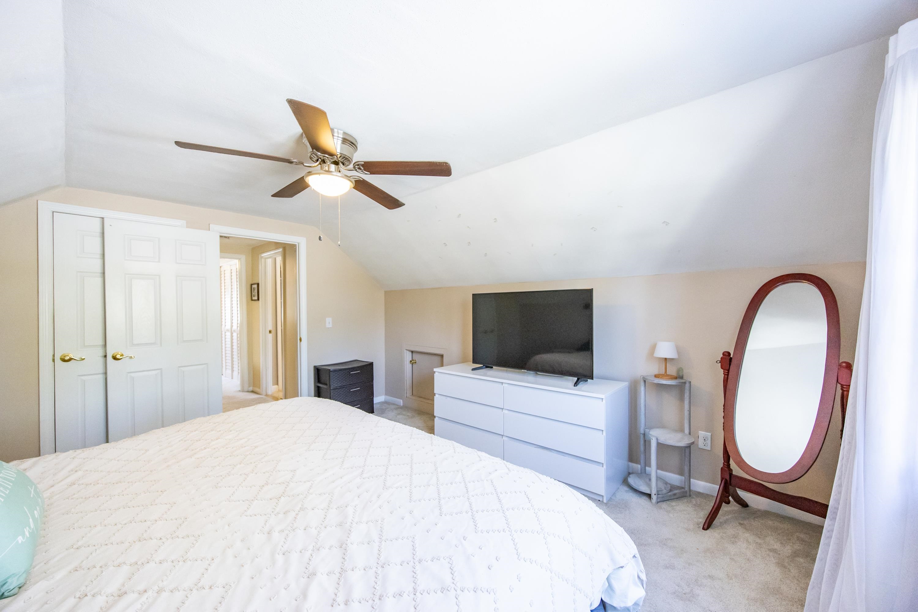 9 Leslie Ln, Nashua, NH 03062