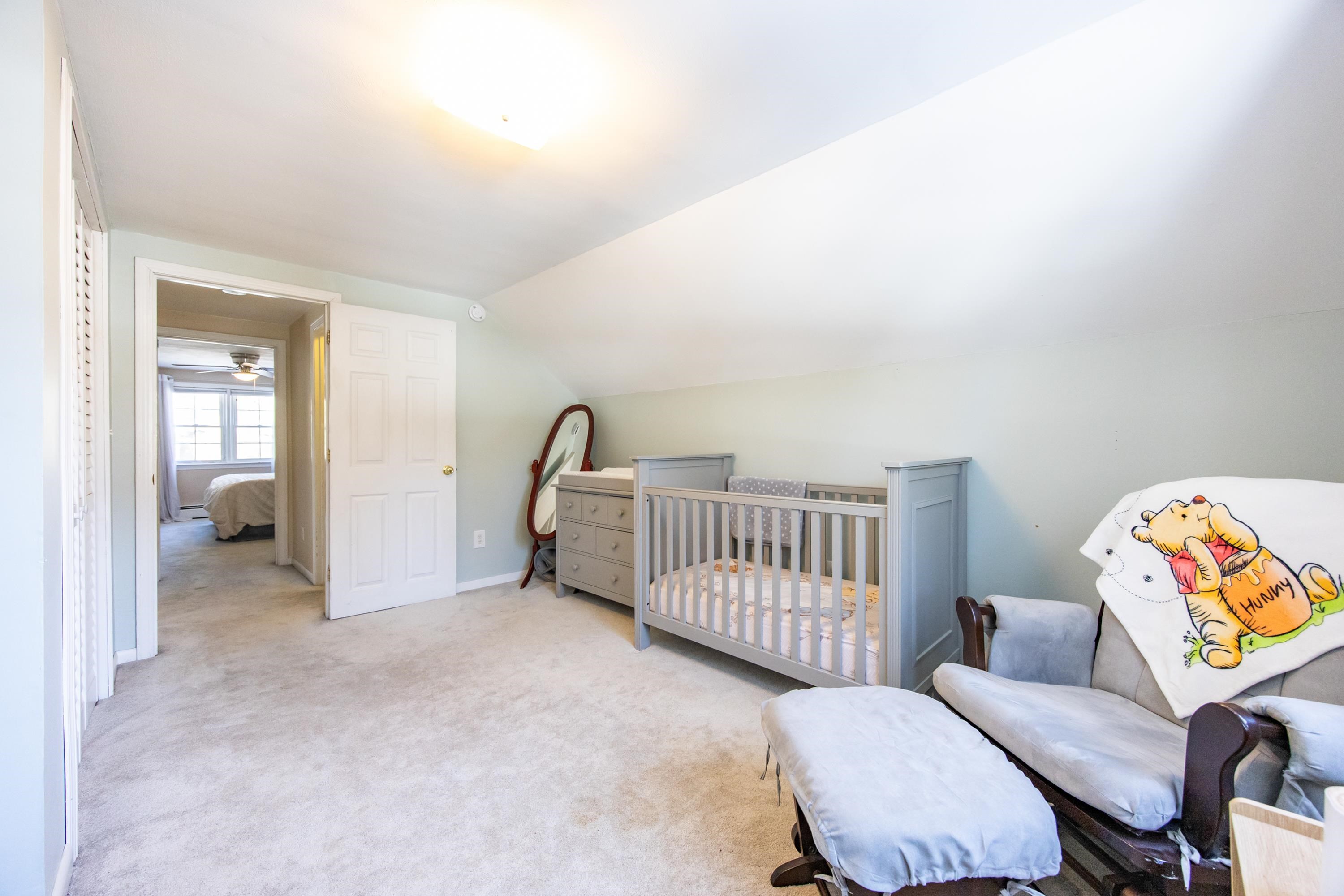 9 Leslie Ln, Nashua, NH 03062