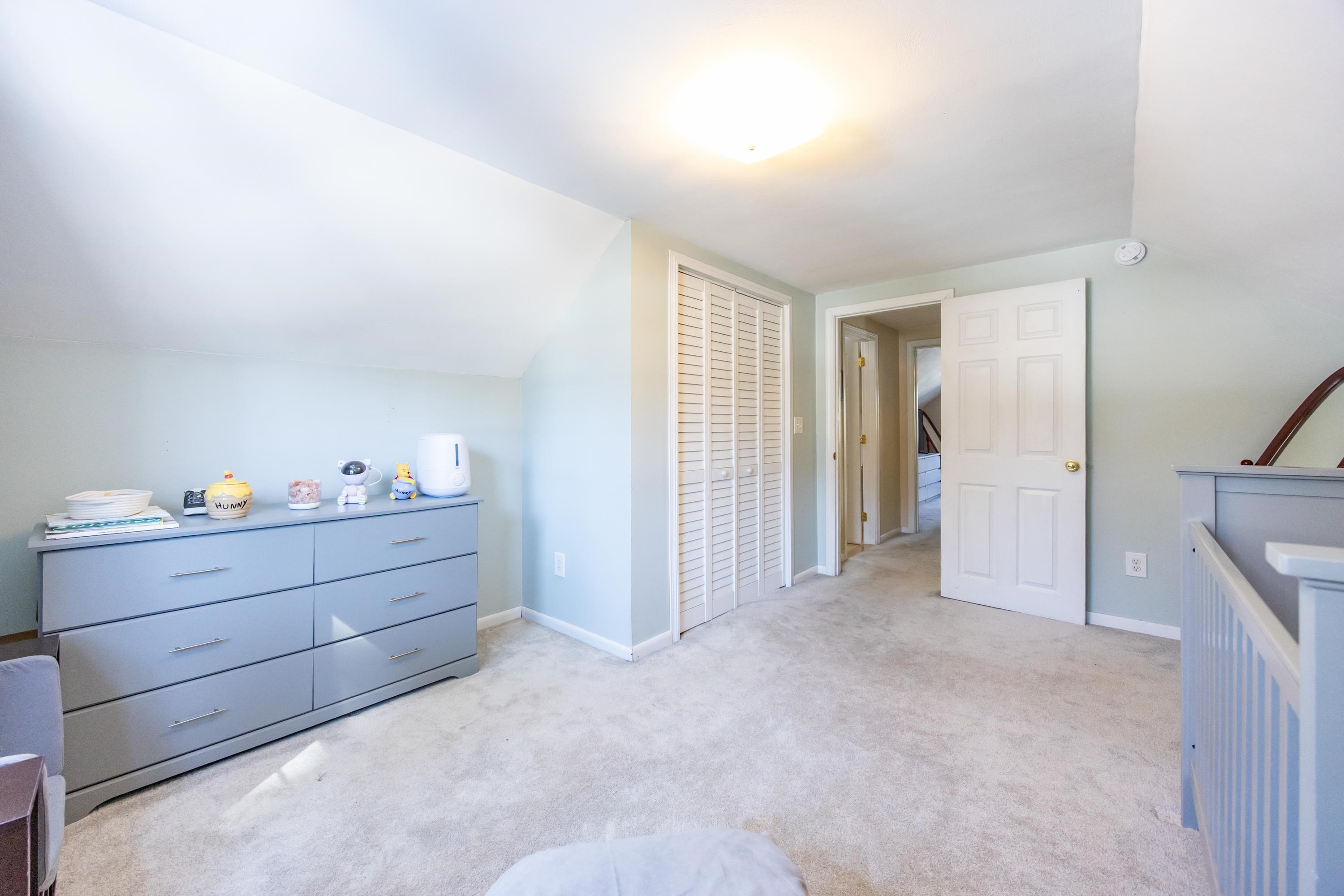 9 Leslie Ln, Nashua, NH 03062