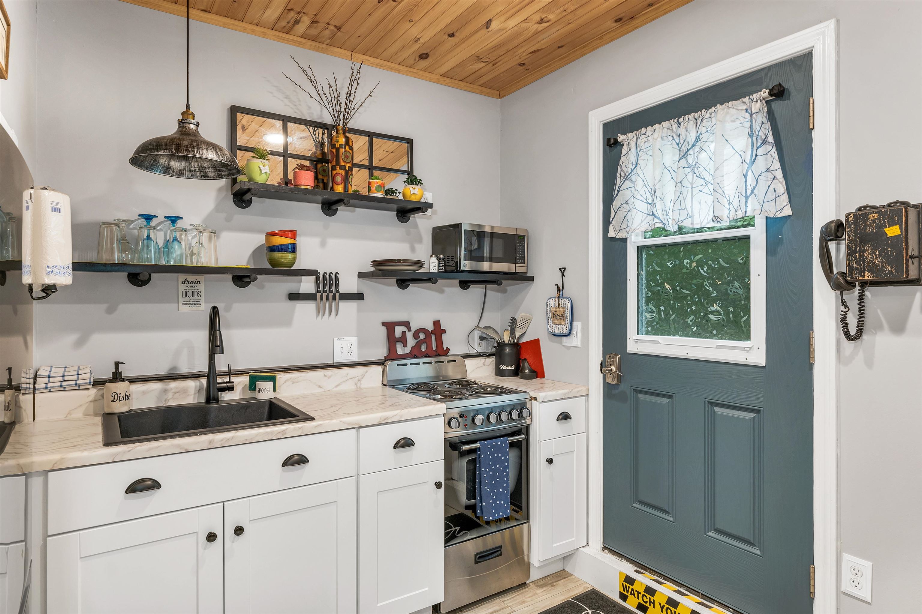 9 Warbonnet Ln, Gilmanton, NH 03237