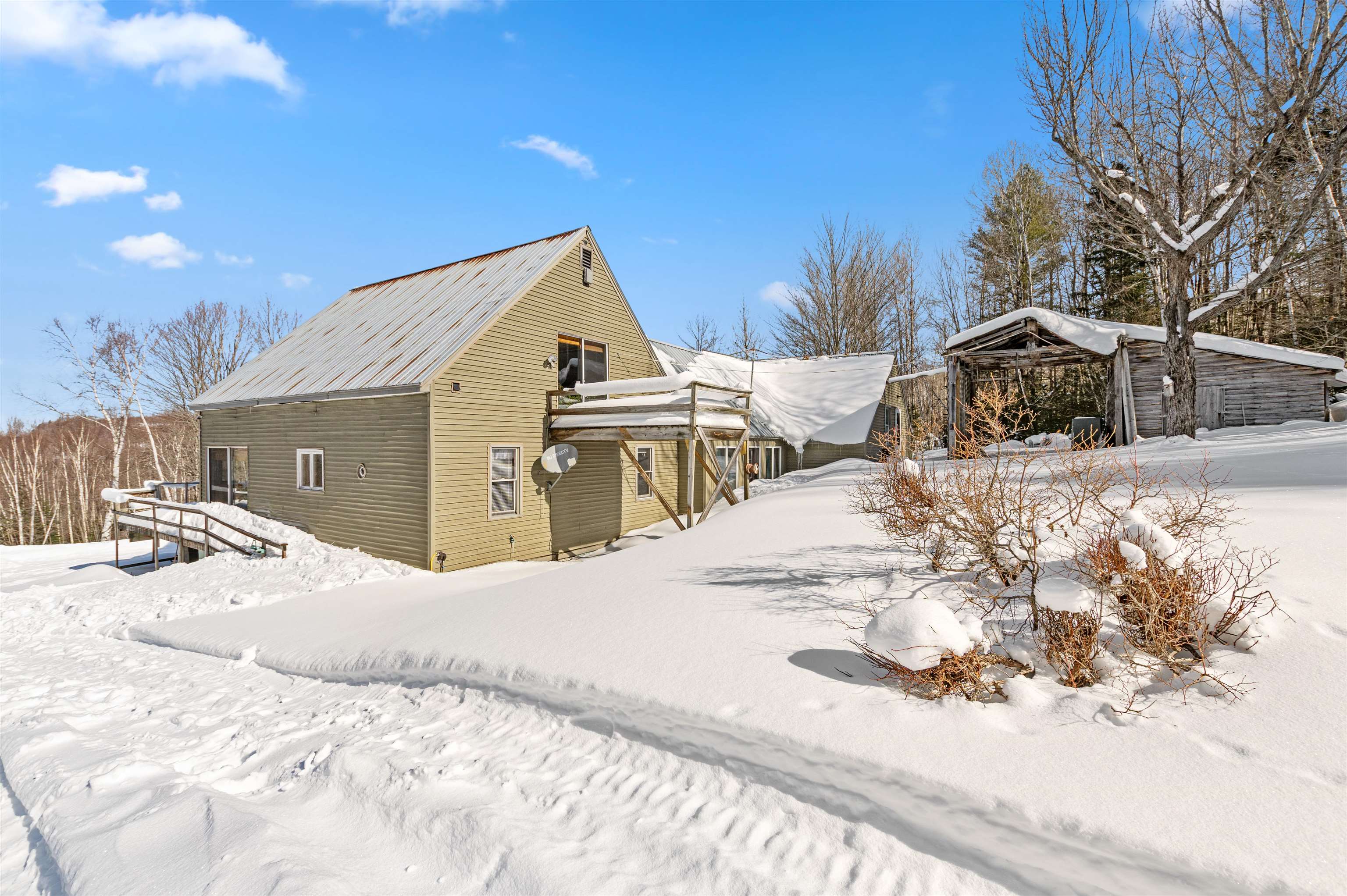 636 Meridan Hill Rd, Columbia, NH 03576
