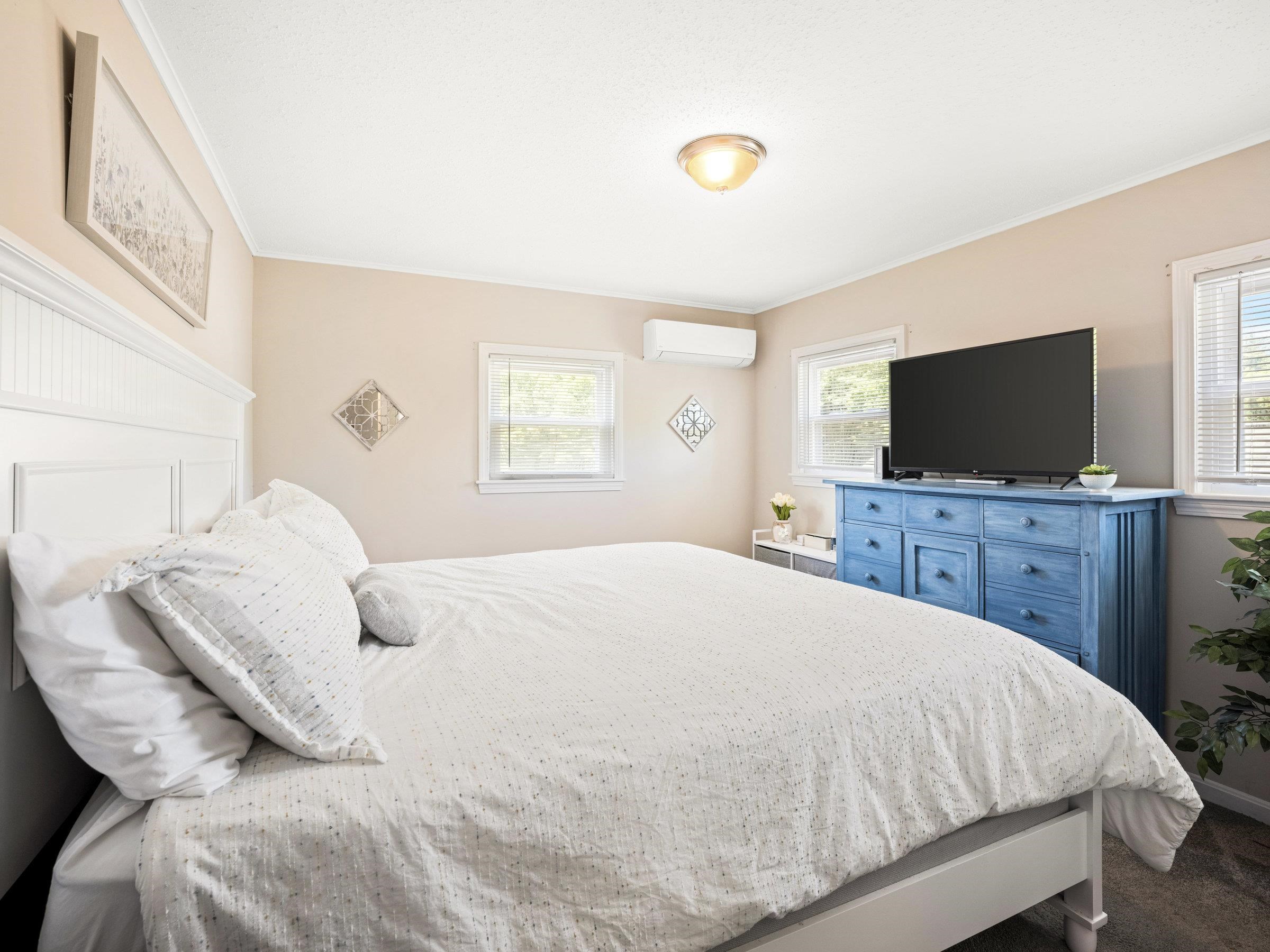 12 Field Ave, Salem, NH 03079